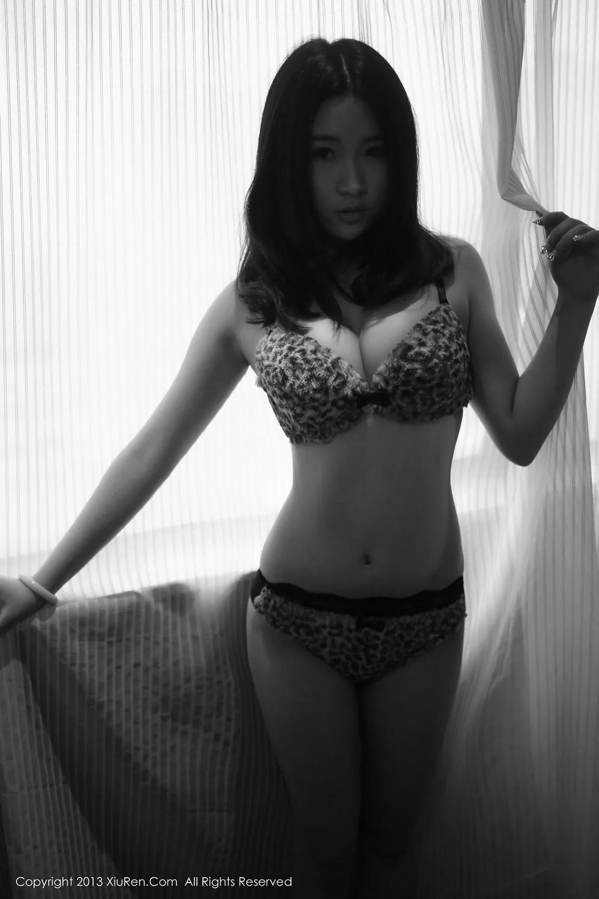 秀人集.com_[XiuRen秀人网]No.017_美媛女神MOON嘉依居家私房超级豪乳诱惑写真80P