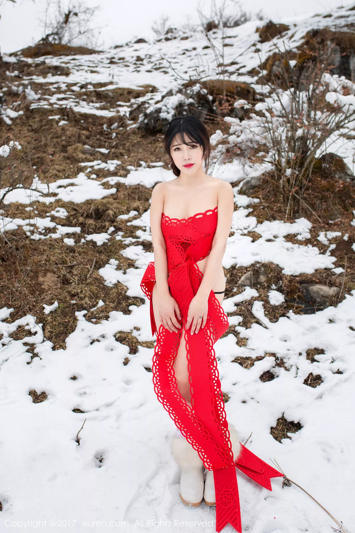 秀人集.com_[XiuRen秀人网]No.686_嫩模兜豆靓Youlina雪地里粉红旗袍秀美乳翘臀新年福利诱惑写真50P