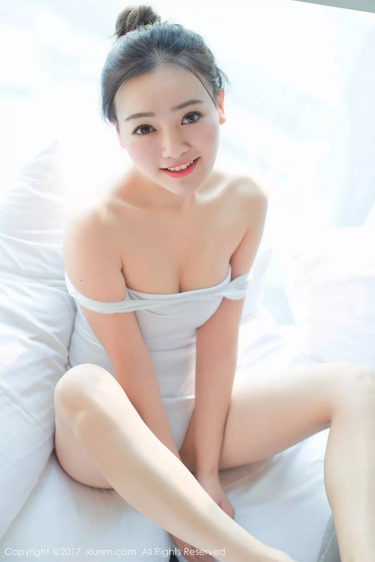 秀人集.com_[XiuRen秀人网]No.684_嫩模芈琳娜居家蓝色低胸体操服秀美胸白色死库水性感写真62P