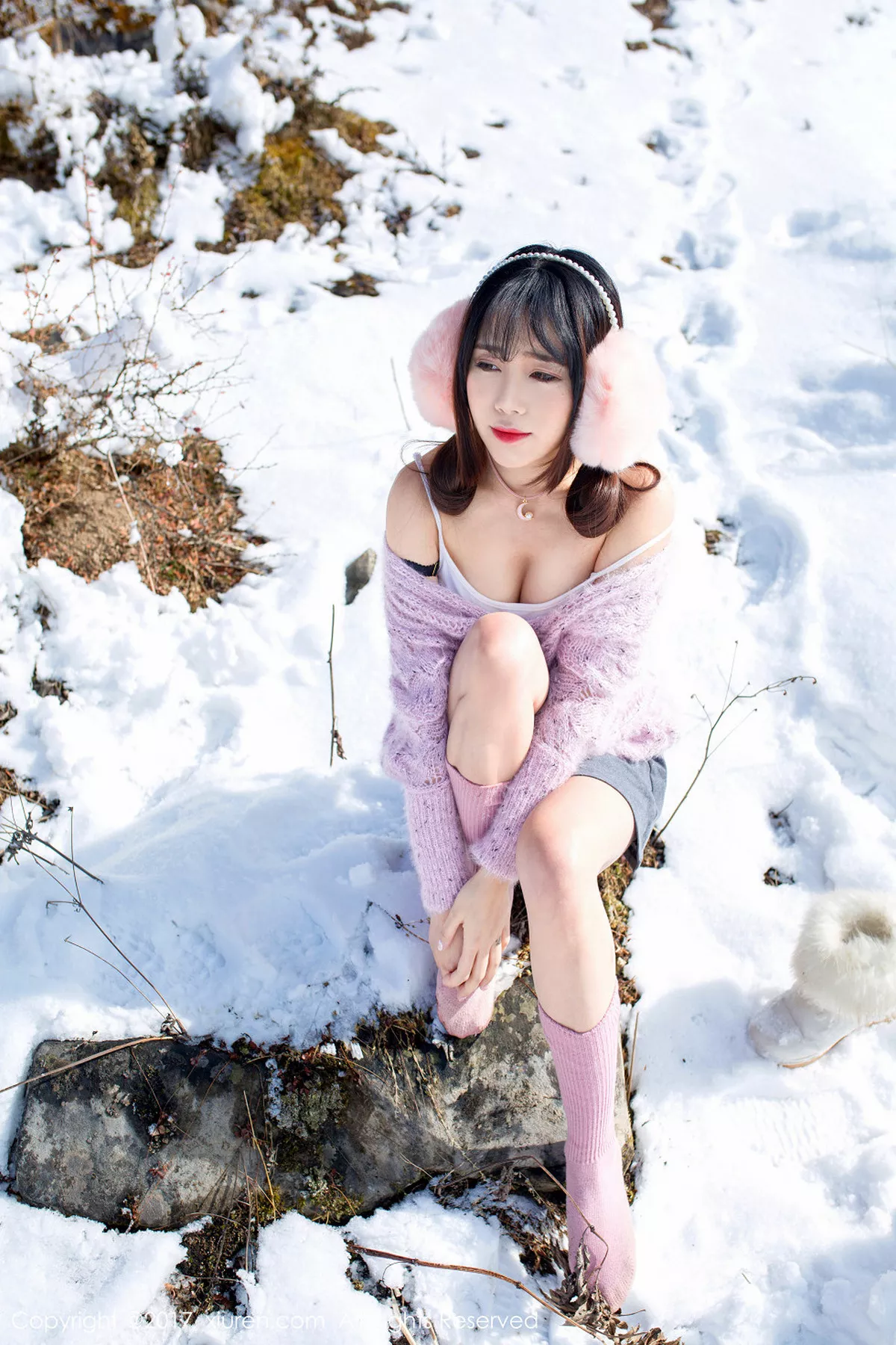 秀人集.com_[XiuRen秀人网]No.720_嫩模兜豆靓Youlina冰天雪地里黑色蕾丝内裤冰冷诱惑写真51P