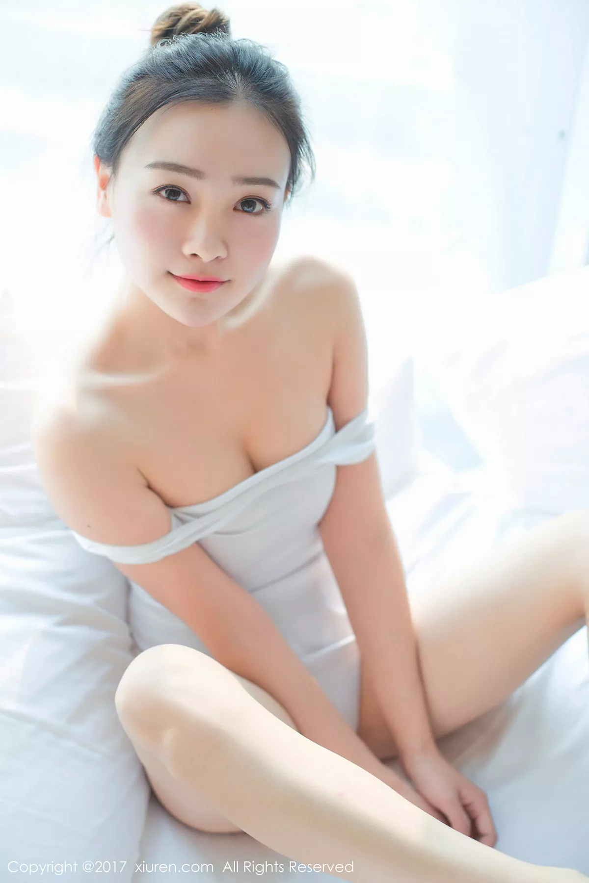 秀人集.com_[XiuRen秀人网]No.684_嫩模芈琳娜居家蓝色低胸体操服秀美胸白色死库水性感写真62P