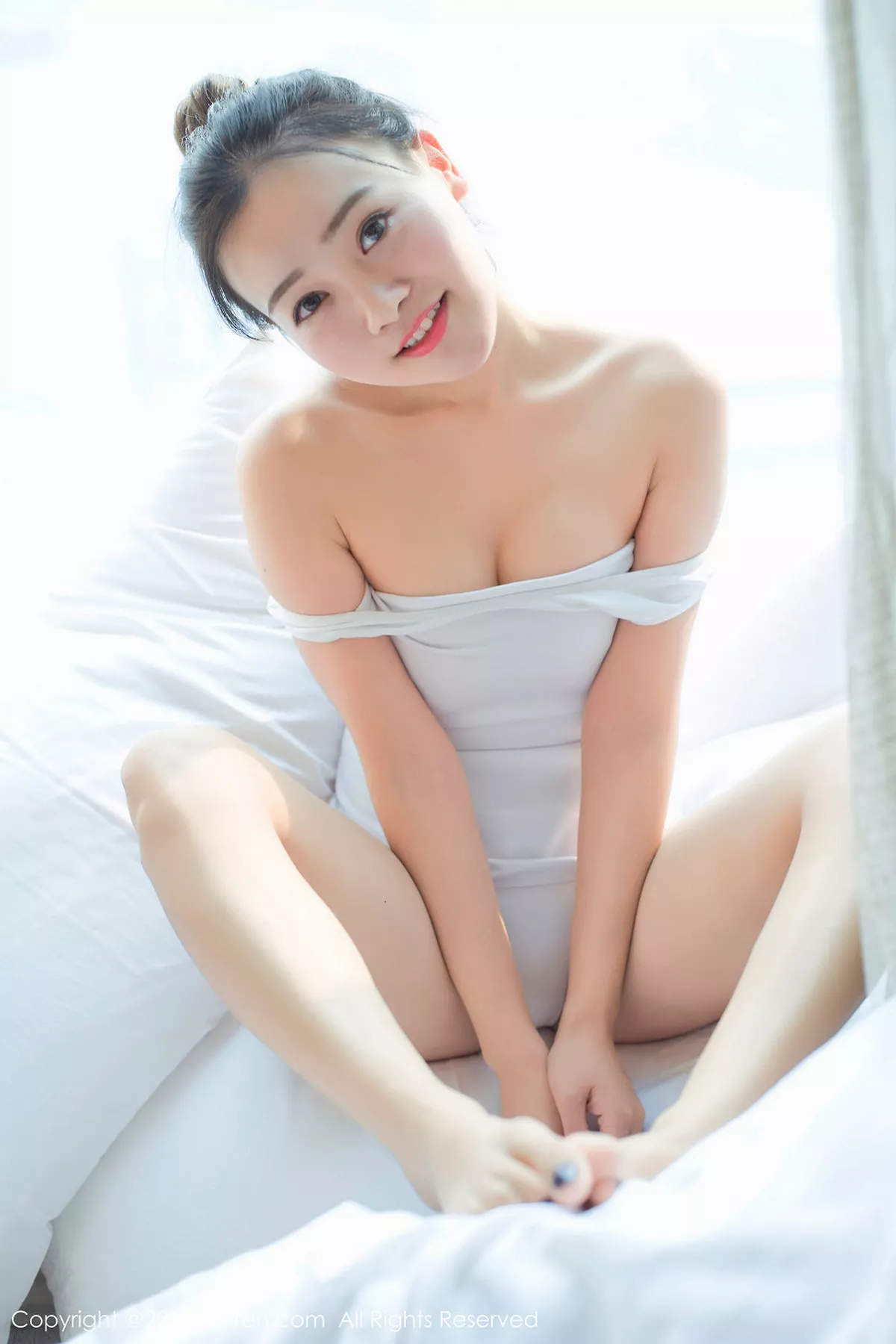 秀人集.com_[XiuRen秀人网]No.684_嫩模芈琳娜居家蓝色低胸体操服秀美胸白色死库水性感写真62P