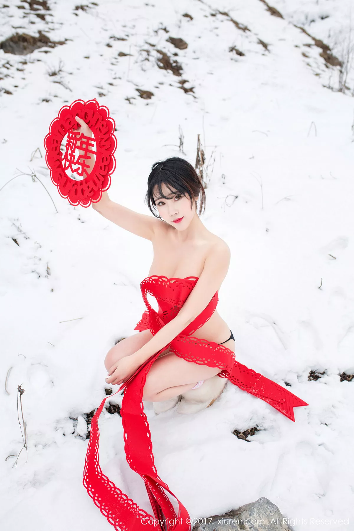 秀人集.com_[XiuRen秀人网]No.686_嫩模兜豆靓Youlina雪地里粉红旗袍秀美乳翘臀新年福利诱惑写真50P