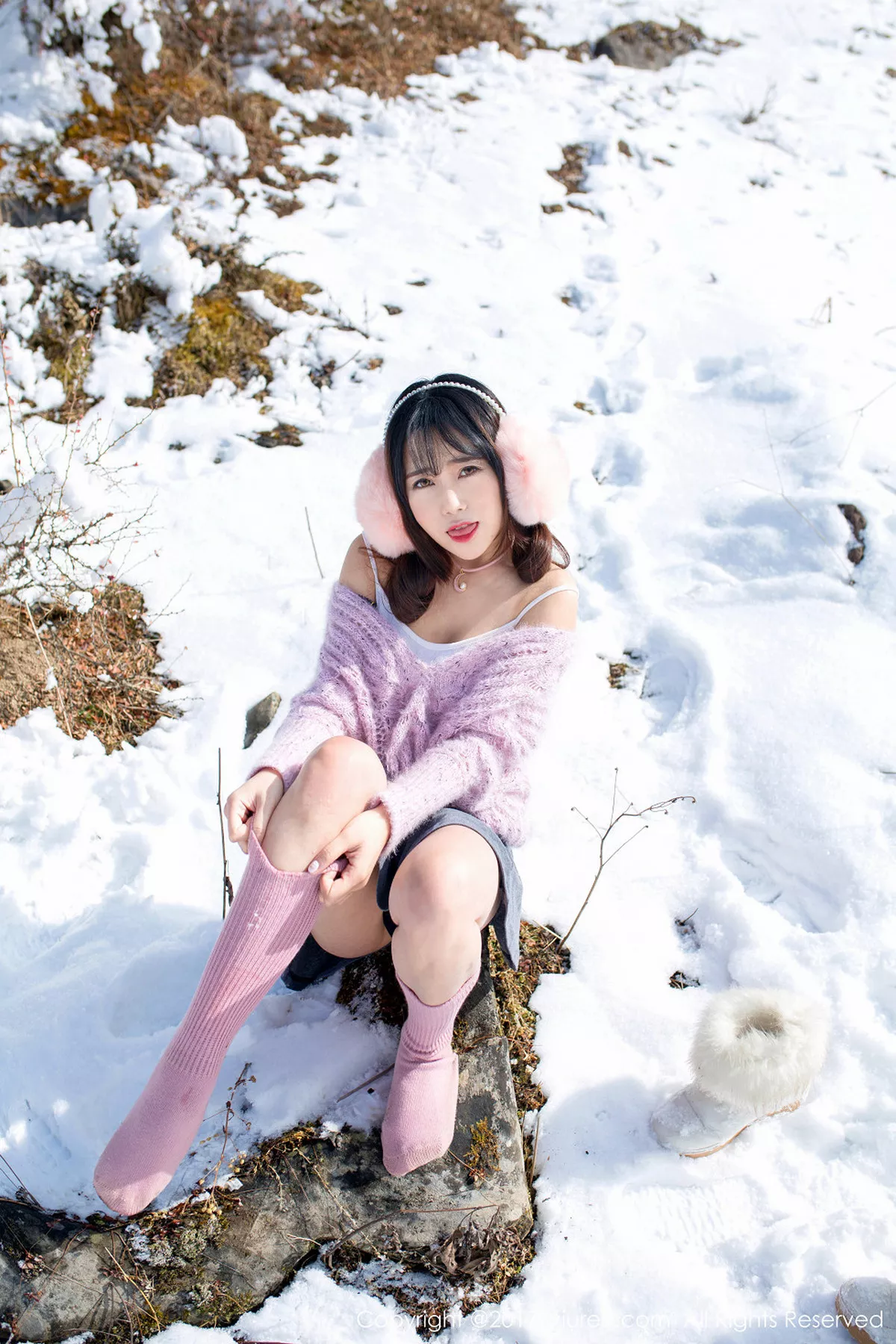 秀人集.com_[XiuRen秀人网]No.720_嫩模兜豆靓Youlina冰天雪地里黑色蕾丝内裤冰冷诱惑写真51P