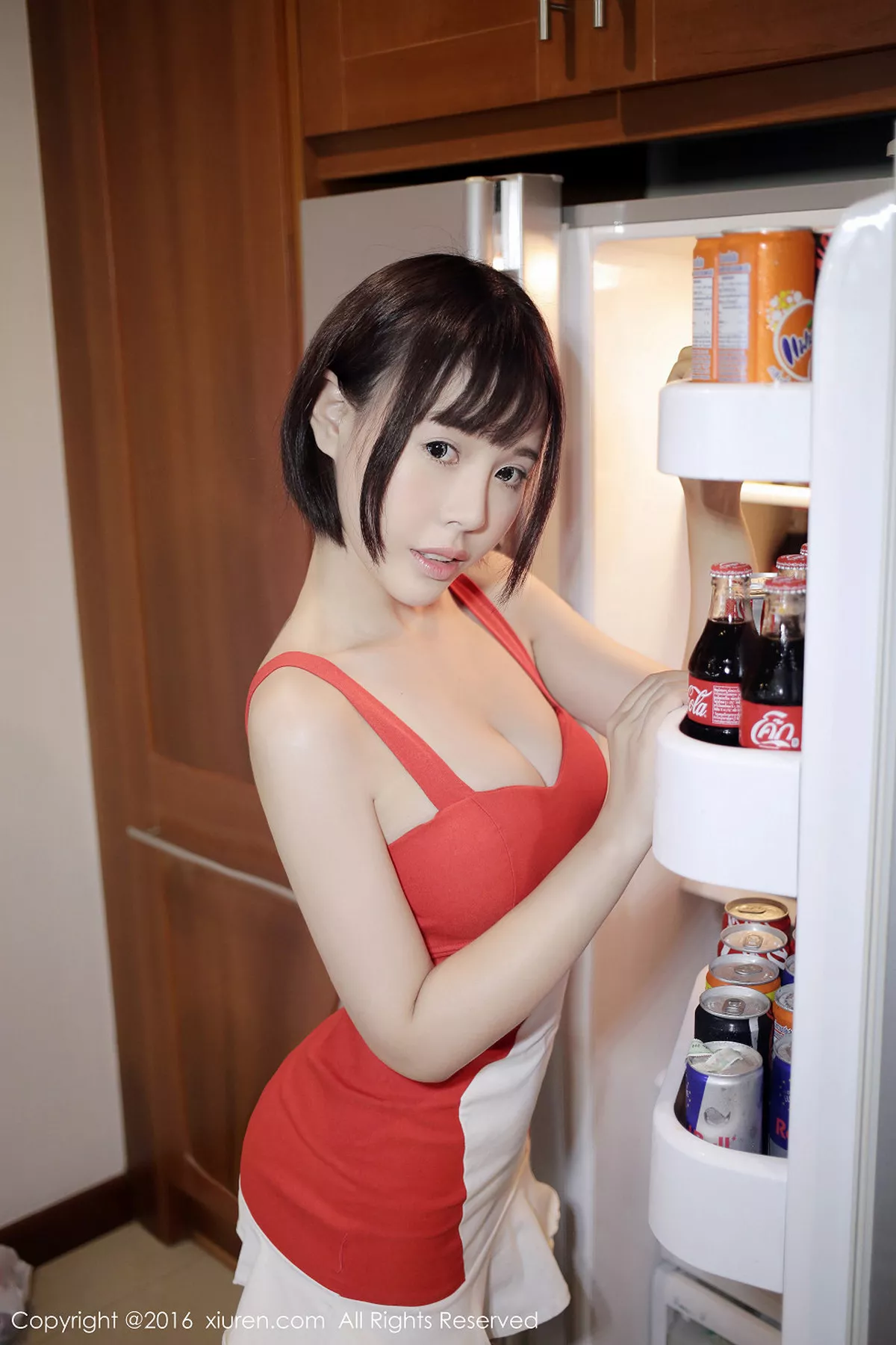 秀人集.com_[XiuRen秀人网]No.665_嫩模Evelyn艾莉苏梅岛旅拍性感小红裙秀白丝渔网腿袜写真40P