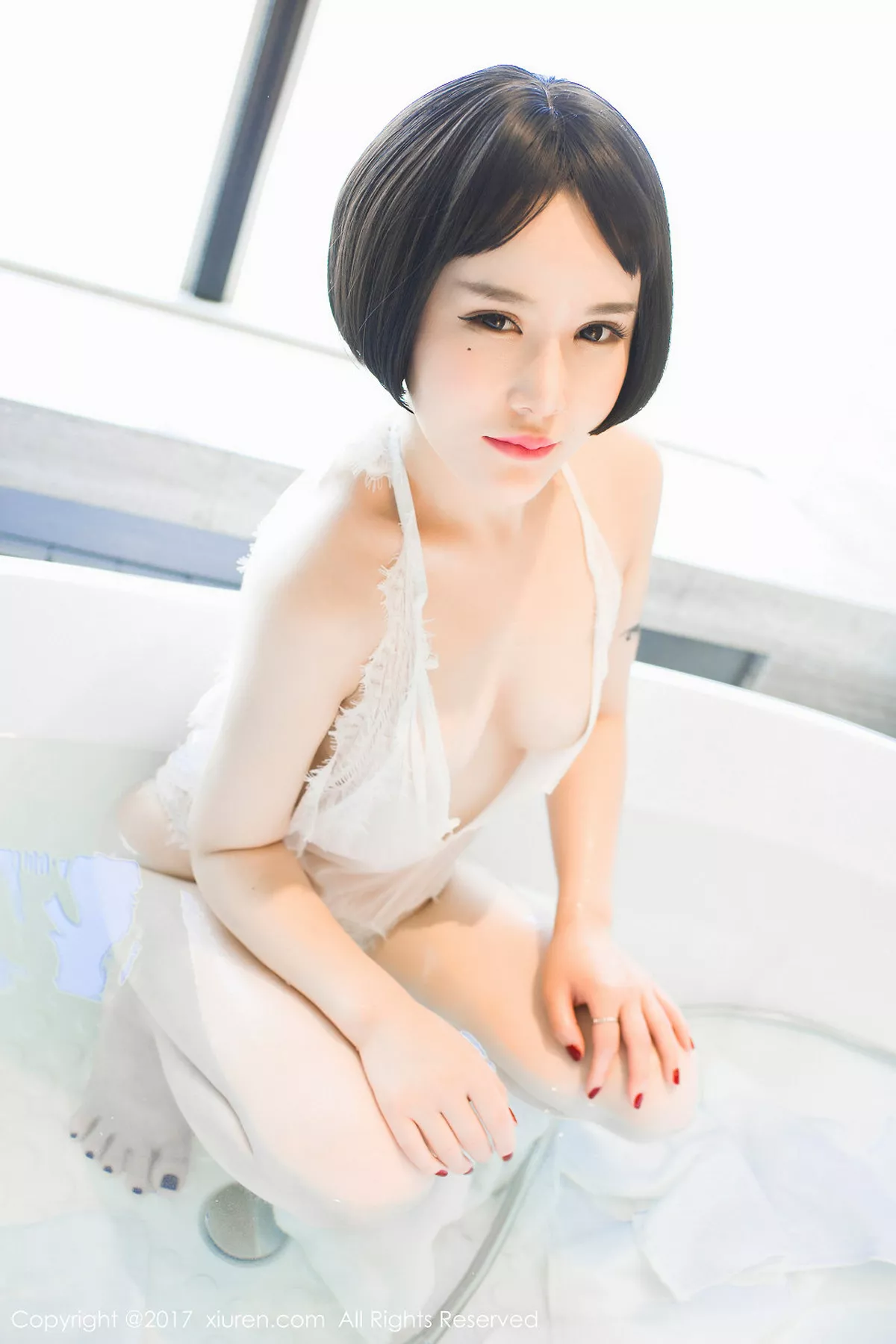 秀人集.com_[XiuRen秀人网]No.770_短发嫩模佑熙白色蕾丝边情趣内衣浴缸里湿身诱惑写真56P