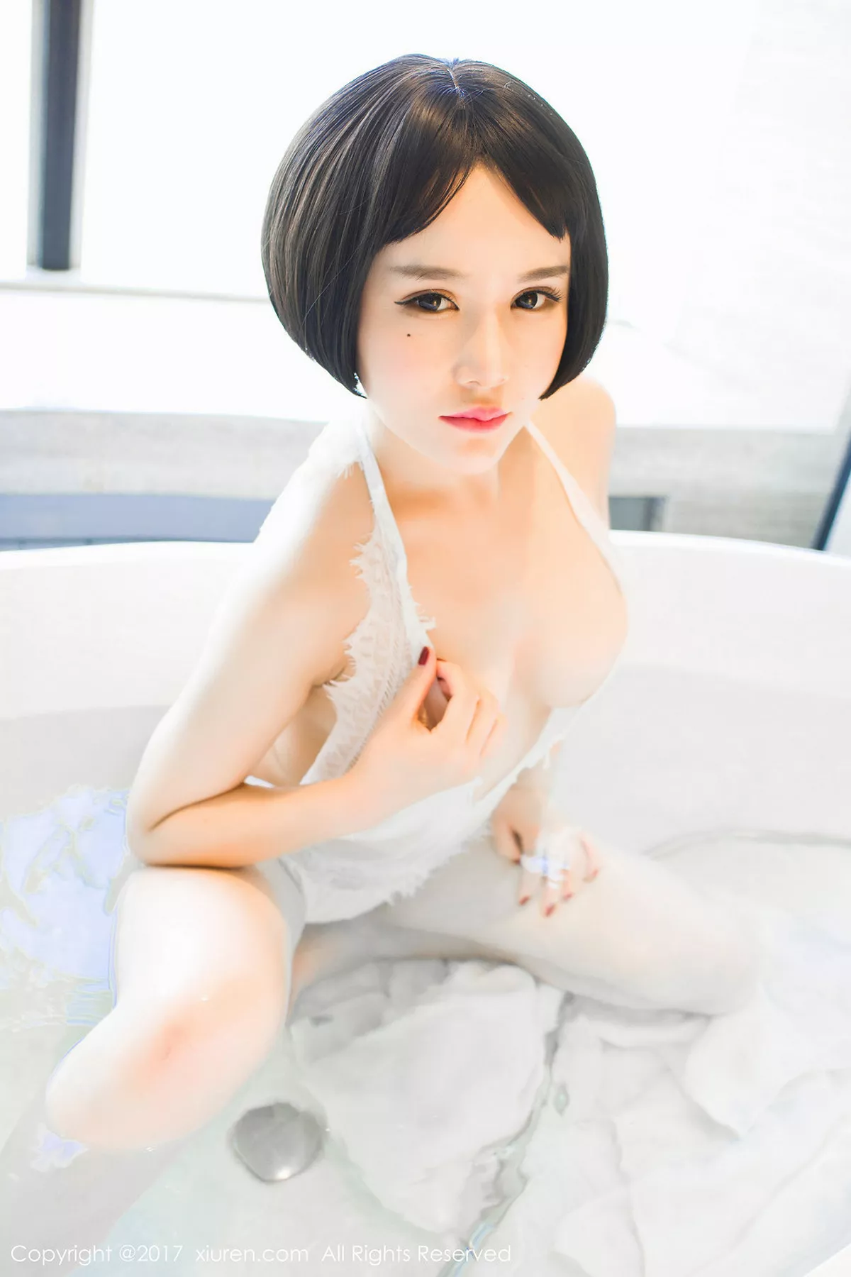 秀人集.com_[XiuRen秀人网]No.770_短发嫩模佑熙白色蕾丝边情趣内衣浴缸里湿身诱惑写真56P