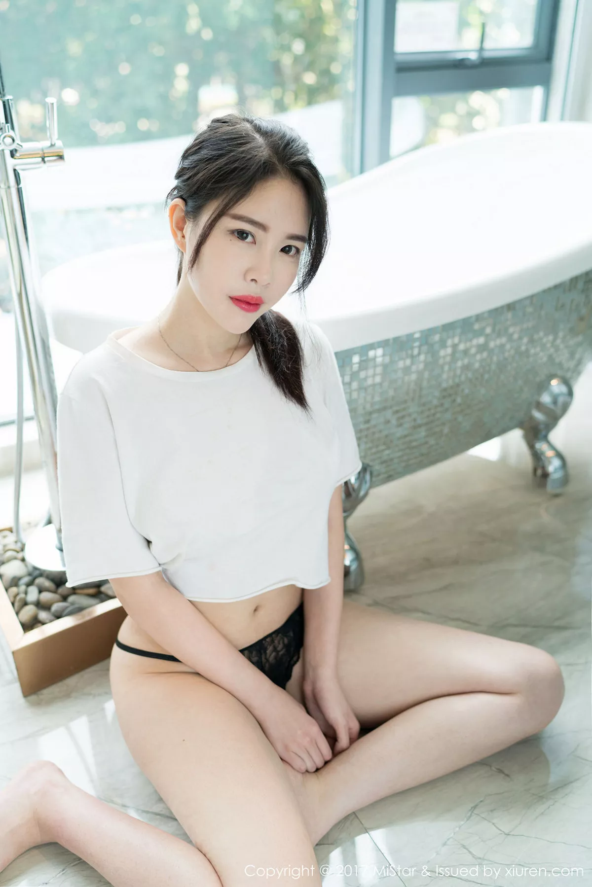 秀人集.com_[XiuRen秀人网]No.769_嫩模莉尔撩白色上衣露半球黑色蕾丝丁字裤撩人诱惑写真45P