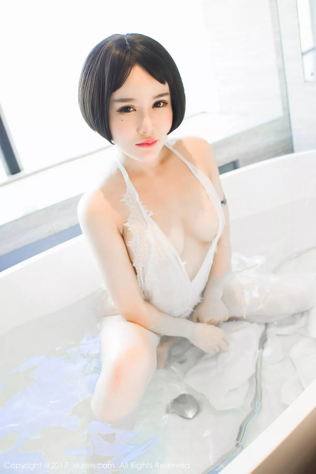 秀人集.com_[XiuRen秀人网]No.770_短发嫩模佑熙白色蕾丝边情趣内衣浴缸里湿身诱惑写真56P