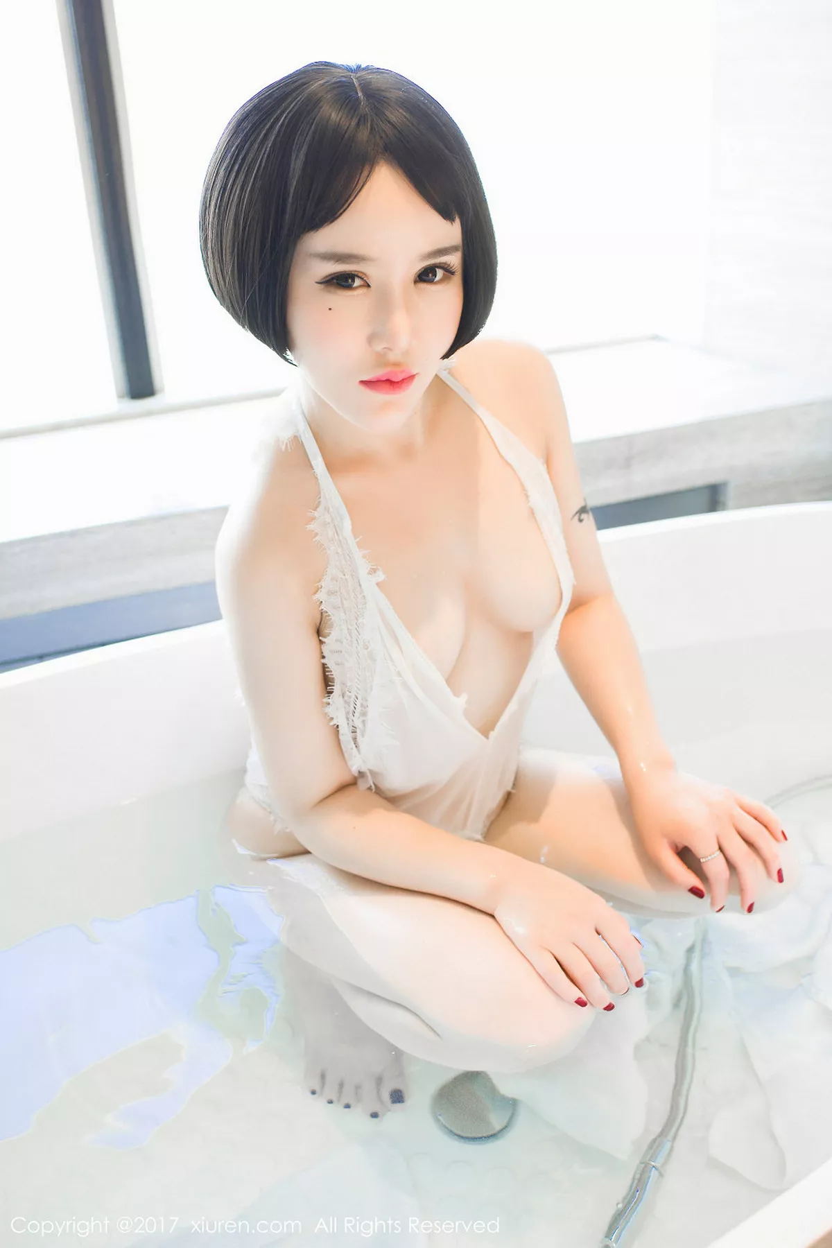 秀人集.com_[XiuRen秀人网]No.770_短发嫩模佑熙白色蕾丝边情趣内衣浴缸里湿身诱惑写真56P