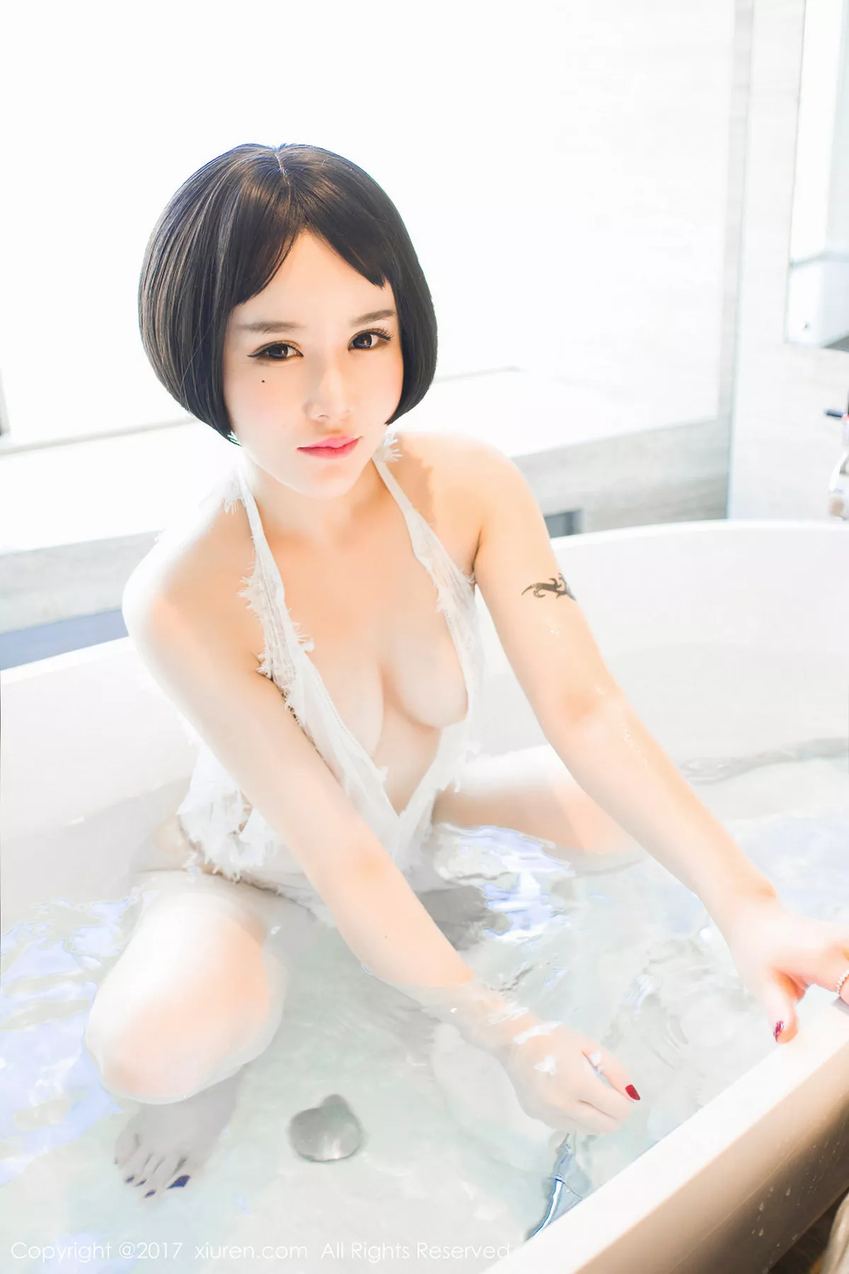 秀人集.com_[XiuRen秀人网]No.770_短发嫩模佑熙白色蕾丝边情趣内衣浴缸里湿身诱惑写真56P