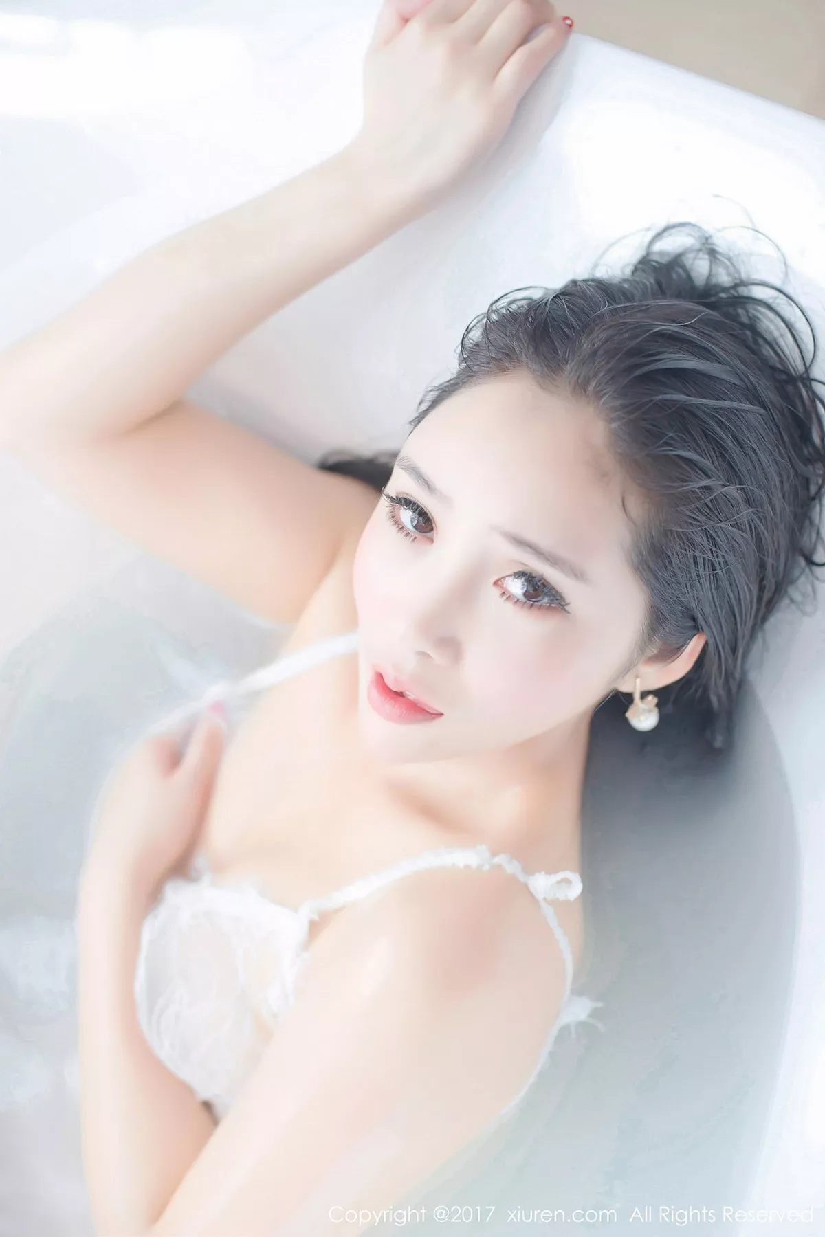 秀人集.com_[XiuRen秀人网]No.792_混血美女艾弥居家浴缸里白色蕾丝内衣透视秀美乳诱惑写真49P