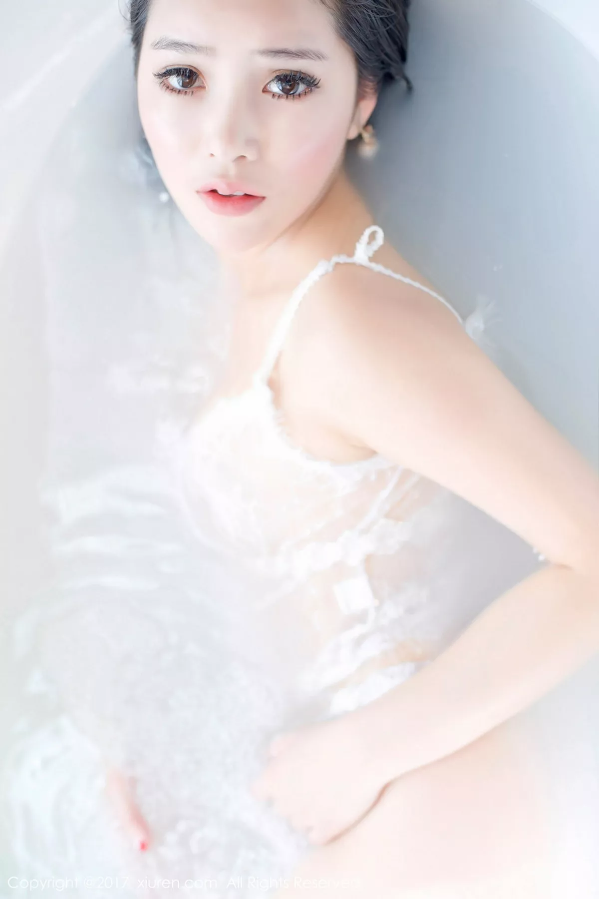 秀人集.com_[XiuRen秀人网]No.792_混血美女艾弥居家浴缸里白色蕾丝内衣透视秀美乳诱惑写真49P