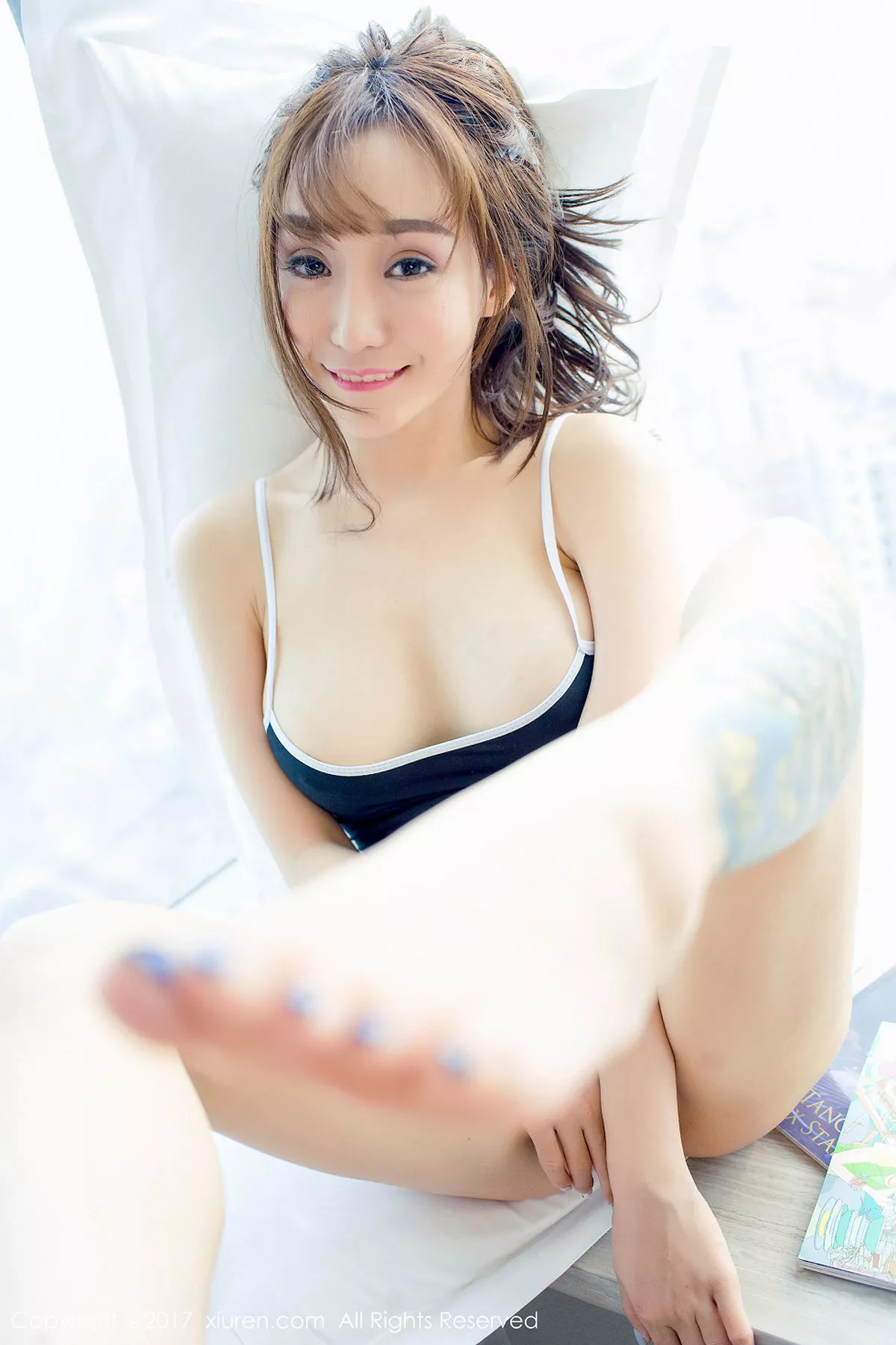 秀人集.com_[XiuRen秀人网]No.821_网红嫩模顾灿床上半脱睡袍秀美乳加日系比基尼完美诱惑写真50P