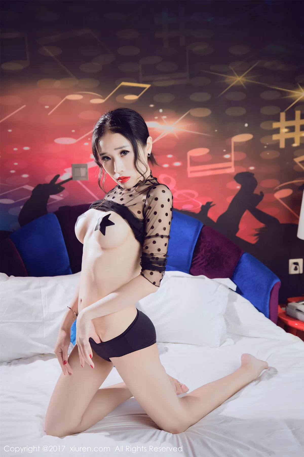 秀人集.com_[XiuRen秀人网]No.833_嫩模馨怡床上超透薄纱秀傲人美乳五角星遮点撩人诱惑写真66P