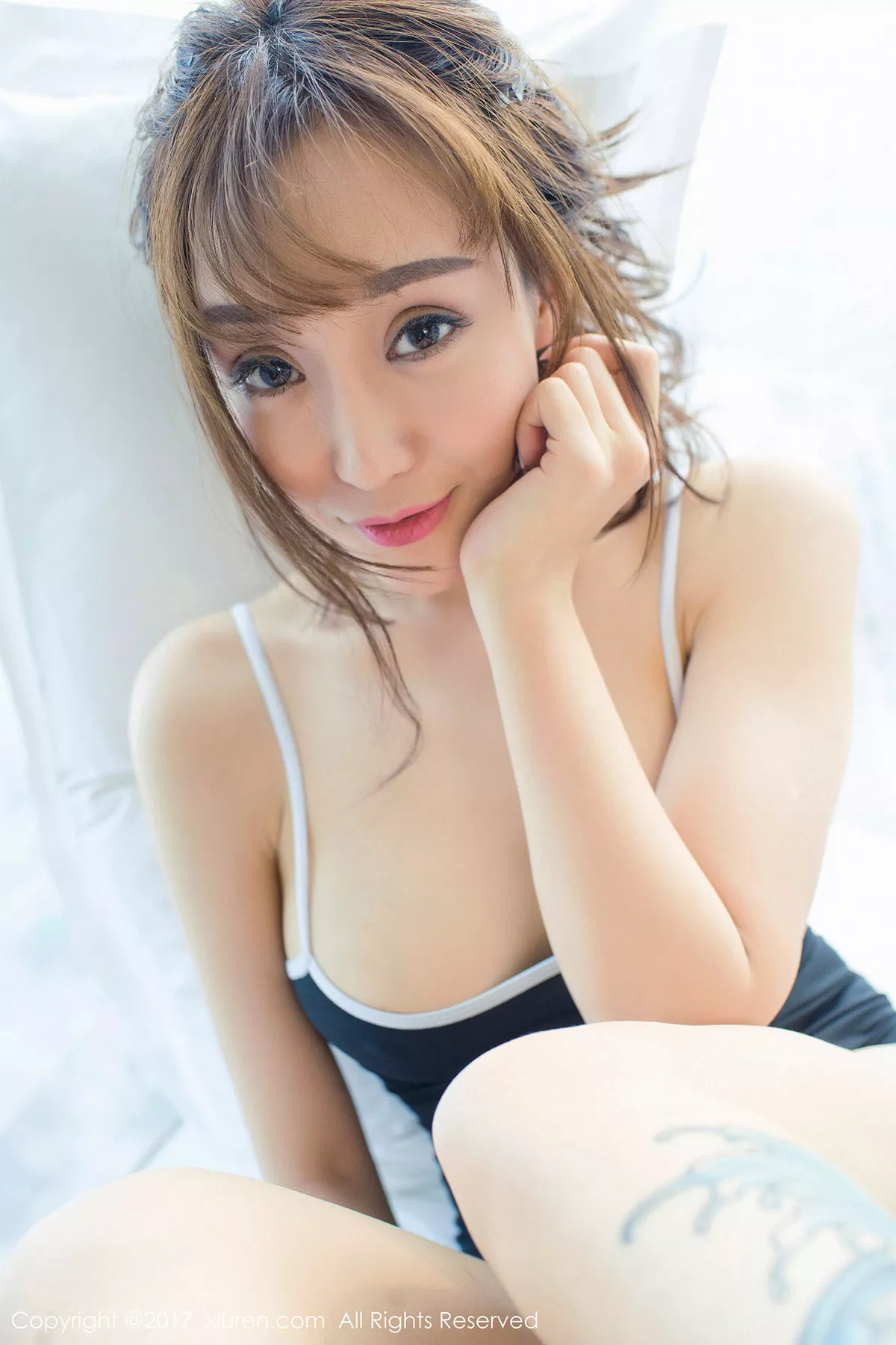 秀人集.com_[XiuRen秀人网]No.821_网红嫩模顾灿床上半脱睡袍秀美乳加日系比基尼完美诱惑写真50P