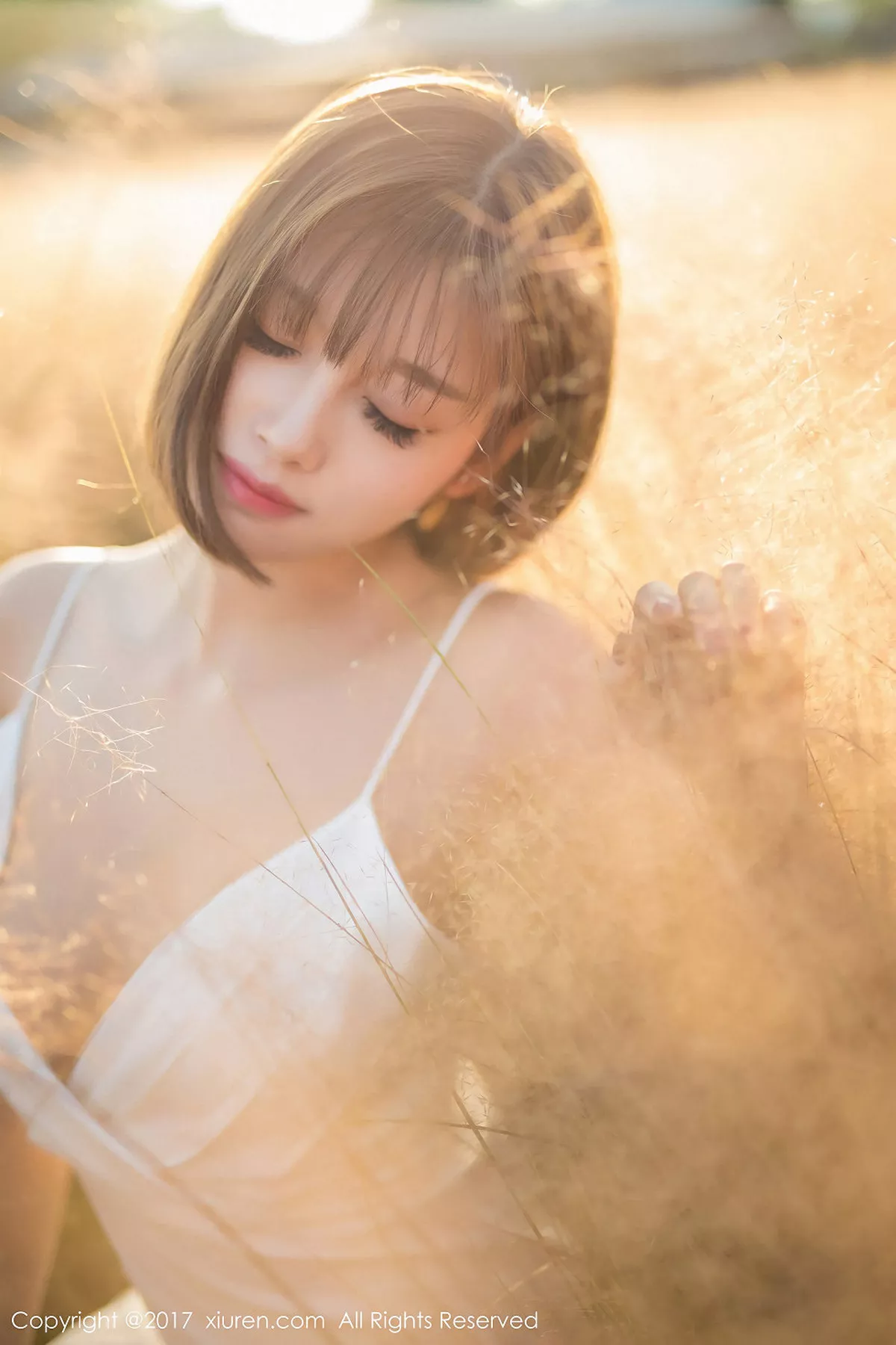 秀人集.com_[XiuRen秀人网]No.847_甜美女神杨晨晨户外花丛中白色蕾丝内衣秀完美身材性感写真50P