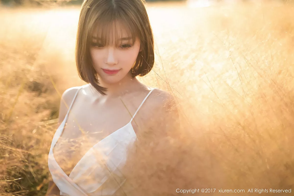 秀人集.com_[XiuRen秀人网]No.847_甜美女神杨晨晨户外花丛中白色蕾丝内衣秀完美身材性感写真50P