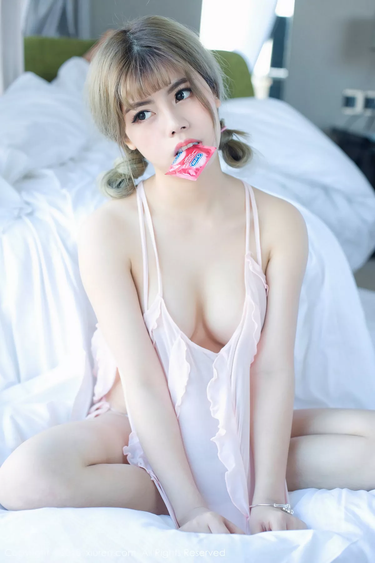 秀人集.com_[XiuRen秀人网]No.931_嫩模白甜粉色吊带深V开胸衣+日系三点式比基尼完美诱惑写真51P