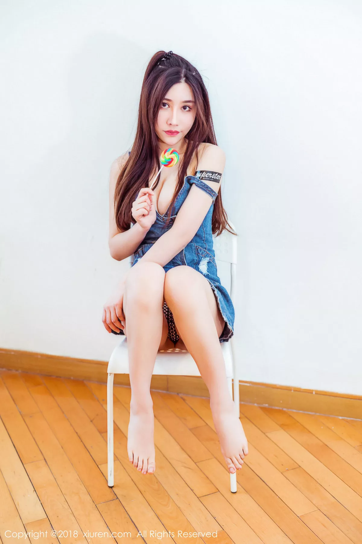 秀人集.com_[XiuRen秀人网]No.959_嫩模美昕Yumi吊带牛仔连身裙秀滑嫩肌肤完美身材性感写真83P
