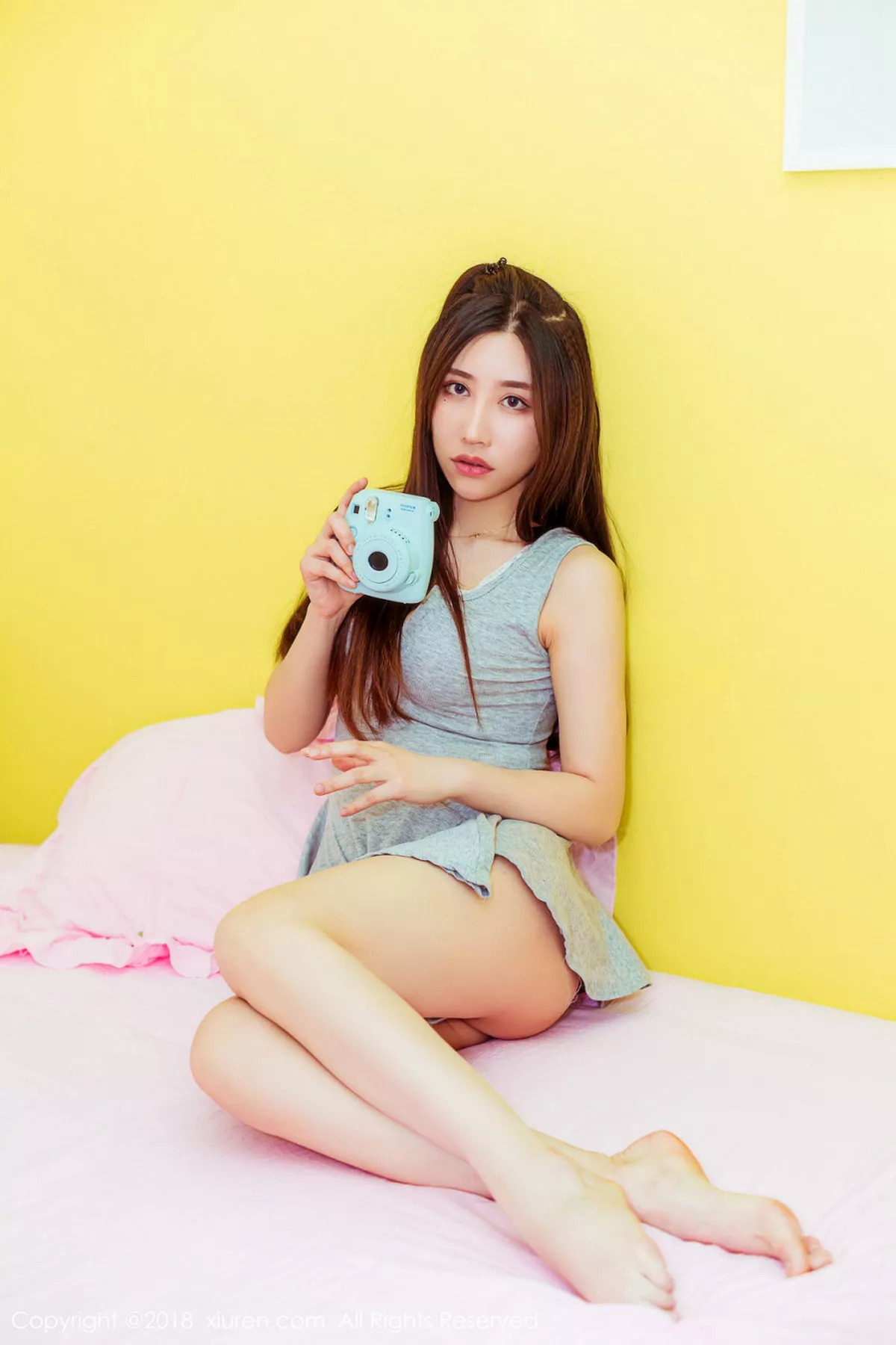 秀人集.com_[XiuRen秀人网]No.959_嫩模美昕Yumi吊带牛仔连身裙秀滑嫩肌肤完美身材性感写真83P
