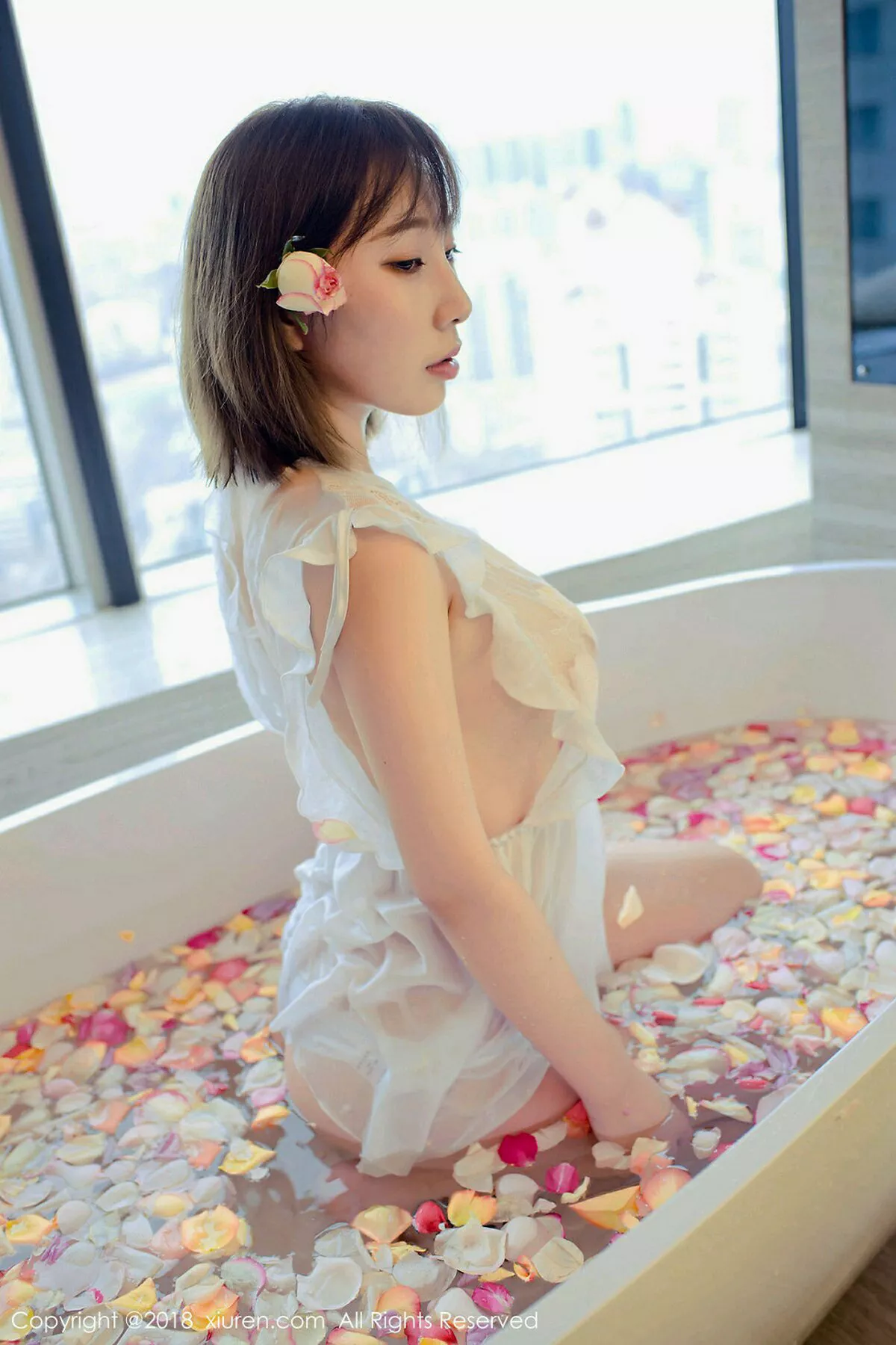 秀人集.com_[XiuRen秀人网]No.981_嫩模枝恩居家私房浴缸里玫瑰花瓣浴真空湿身诱惑写真57P