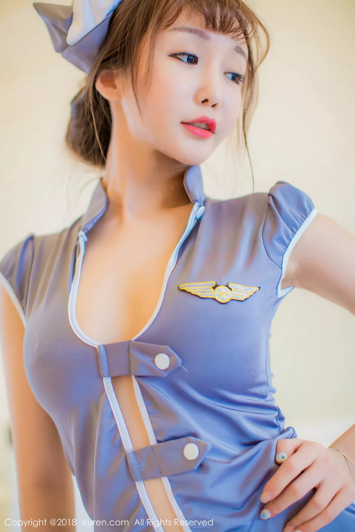 秀人集.com_[XiuRen秀人网]No.1021_嫩模顾灿居家床上灰色乘务员制服秀完美身材迷人诱惑写真40P