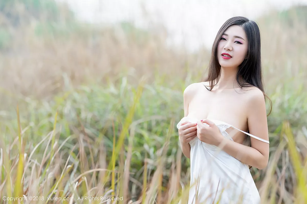 秀人集.com_[XiuRen秀人网]No.1076_女神宋KiKi户外脱白色长裙秀蕾丝印花内衣爆乳诱惑写真32P