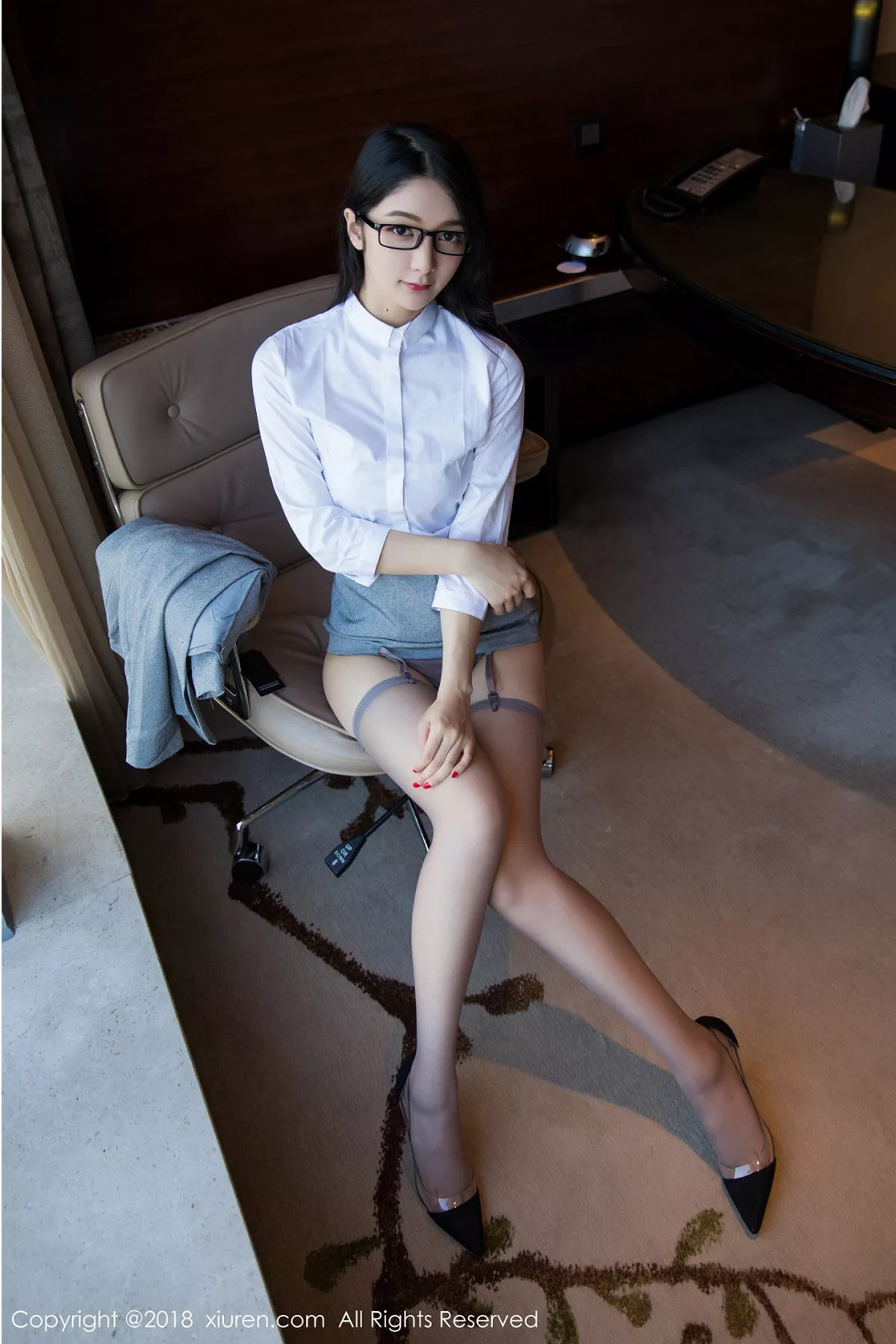 秀人集.com_[XiuRen秀人网]No.1167_女神Angela小热巴美女秘书OL撩裙秀吊带黑丝翘臀诱惑写真58P