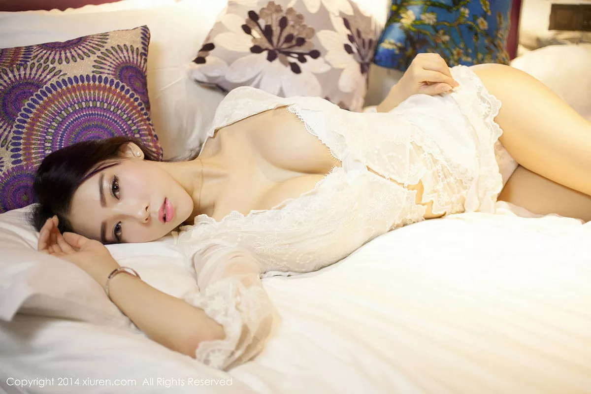 秀人集.com_[XiuRen秀人网]No.131_嫩模梦娜Vanessa白色连身睡裙大尺度真空美胸诱惑写真58P
