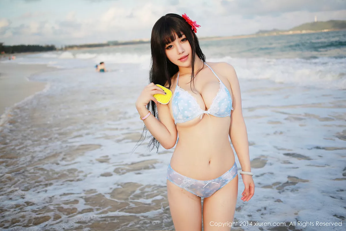秀人集.com_[XiuRen秀人网]No.140_美模barbie可儿沙滩边性感比基尼秀傲人豪乳诱惑写真58P