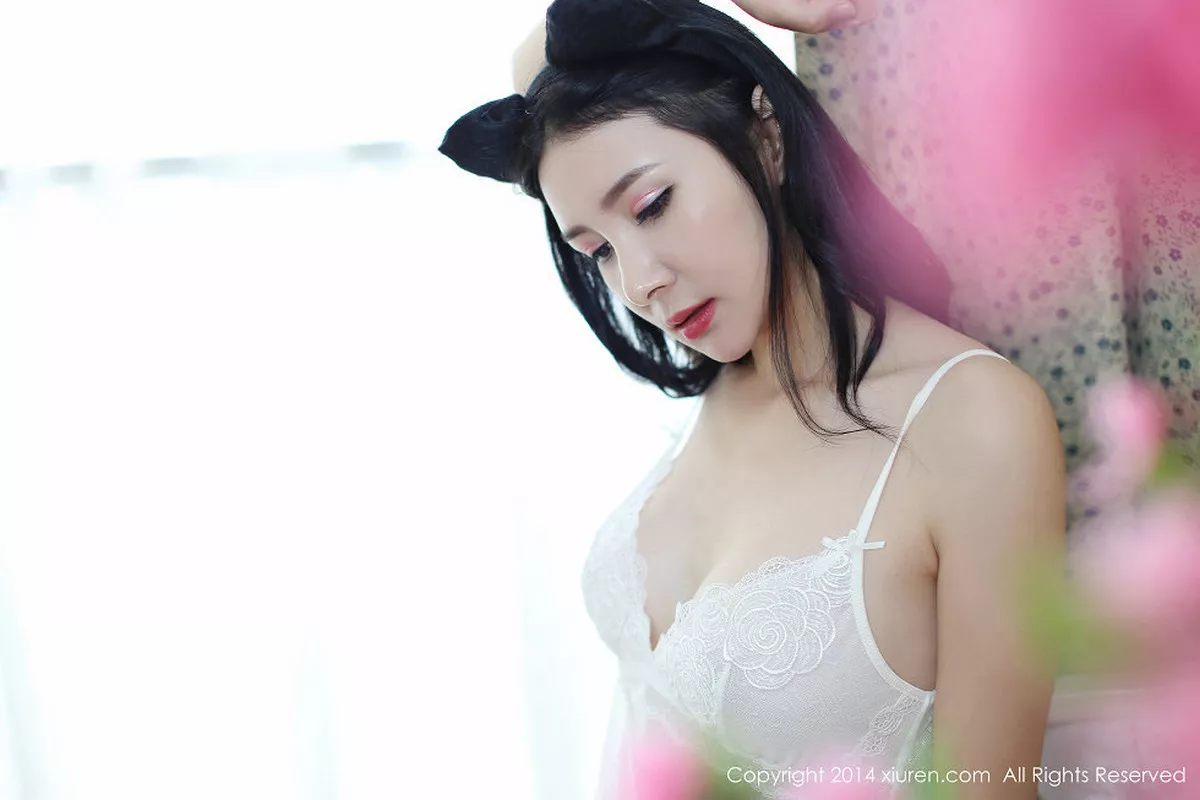 秀人集.com_[XiuRen秀人网]No.148_嫩模顾欣怡居家性感女仆装半脱秀白嫩美乳诱惑写真72P