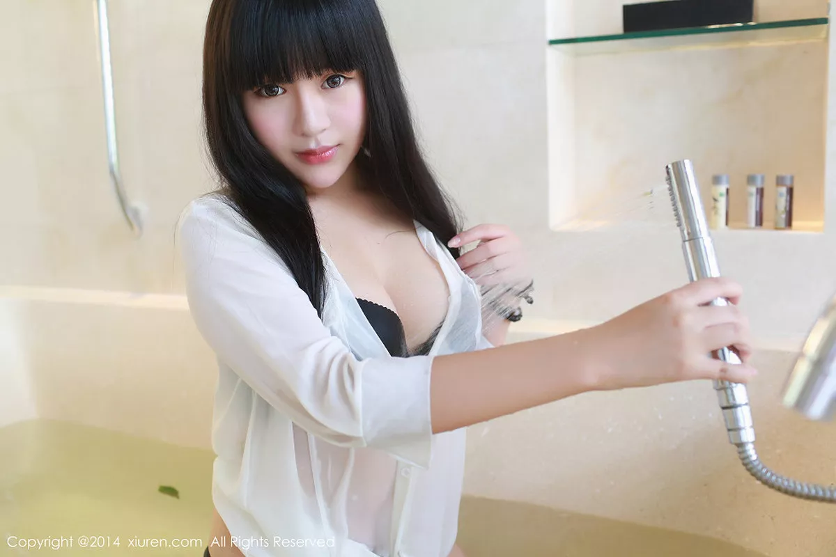 秀人集.com_[XiuRen秀人网]No.215_萝莉嫩模八宝icey三亚旅拍性感内衣系列童颜巨乳诱惑写真77P