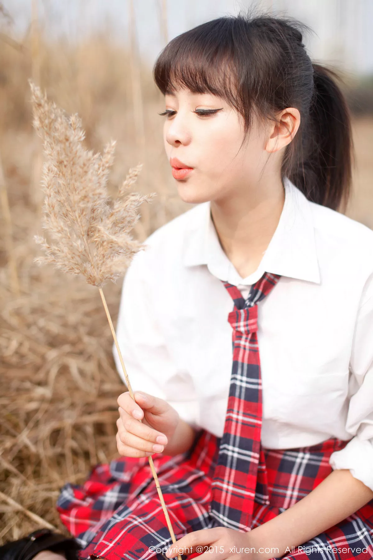 秀人集.com_[XiuRen秀人网]No.318_邻家女孩七米baby户外红色格子裙清新学生装迷人写真112P