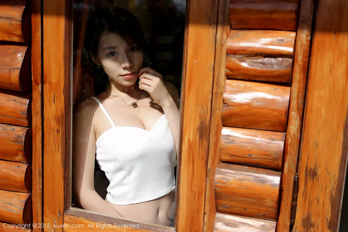 秀人集.com_[XiuRen秀人网]No.292_大胸嫩模vetiver嘉宝贝儿牛仔短裤白色上衣性感写真50P