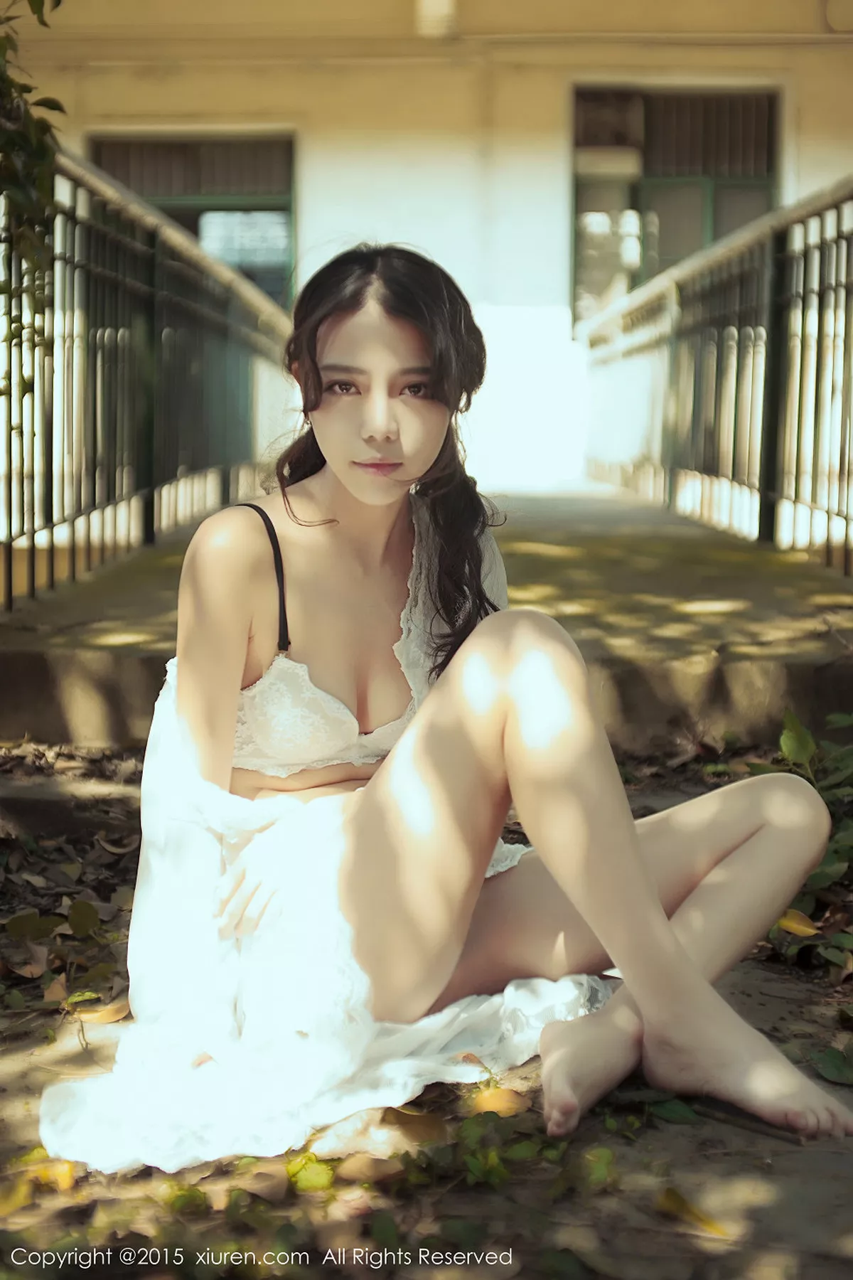秀人集.com_[XiuRen秀人网]No.297_性感女神HONEYAL书本挡胸半裸秀豪乳完美诱惑写真50P
