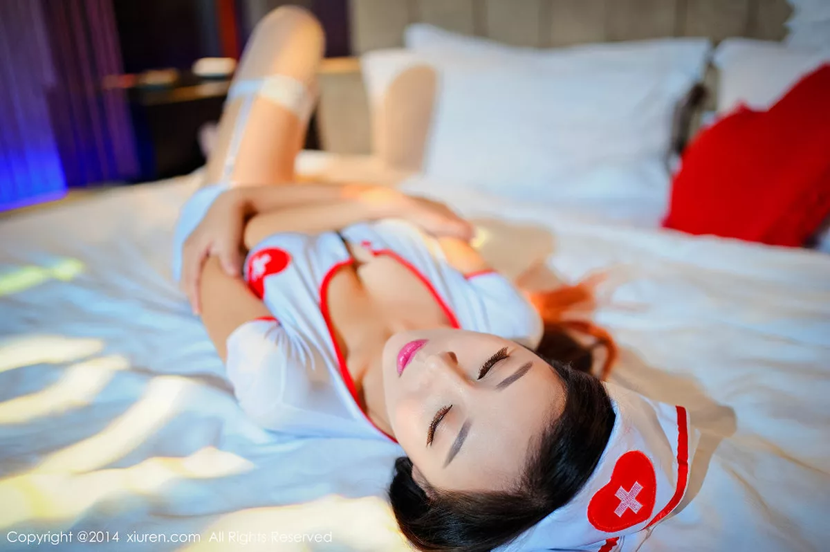 秀人集.com_[XiuRen秀人网]No.222_嫩模周美美rachel私房护士装丁字裤美臀诱惑写真64P