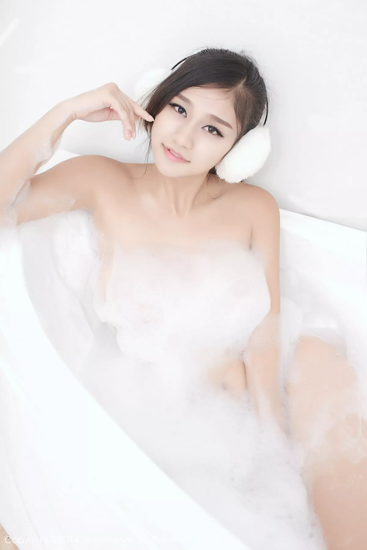秀人集.com_[XiuRen秀人网]No.244_嫩模史雨姐姐户外红色内衣秀丰满美乳性感写真50P