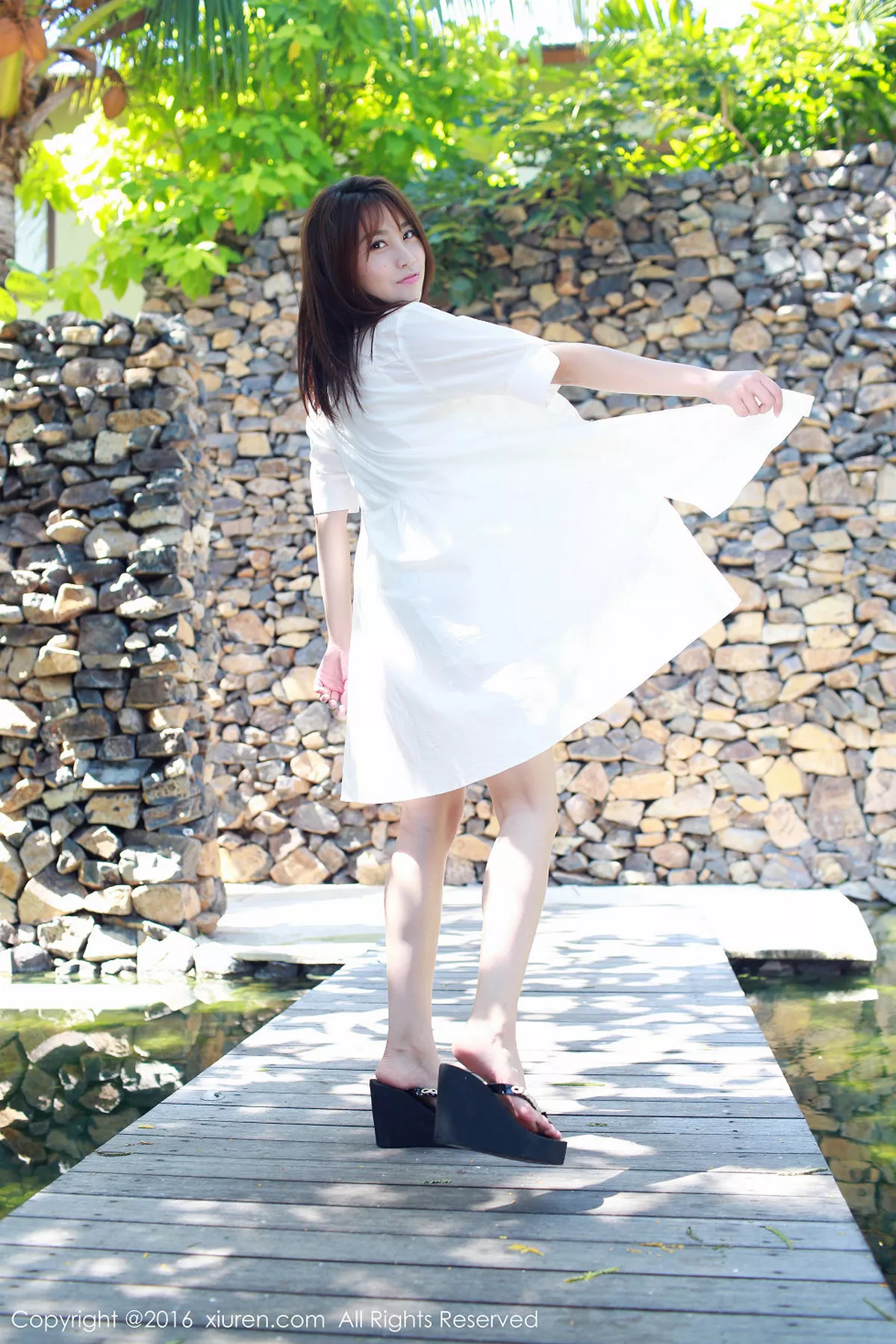 秀人集.com_[XiuRen秀人网]No.562_嫩模许诺Sabrina巴厘岛旅拍邻家女孩清纯花色连身短裙写真53P