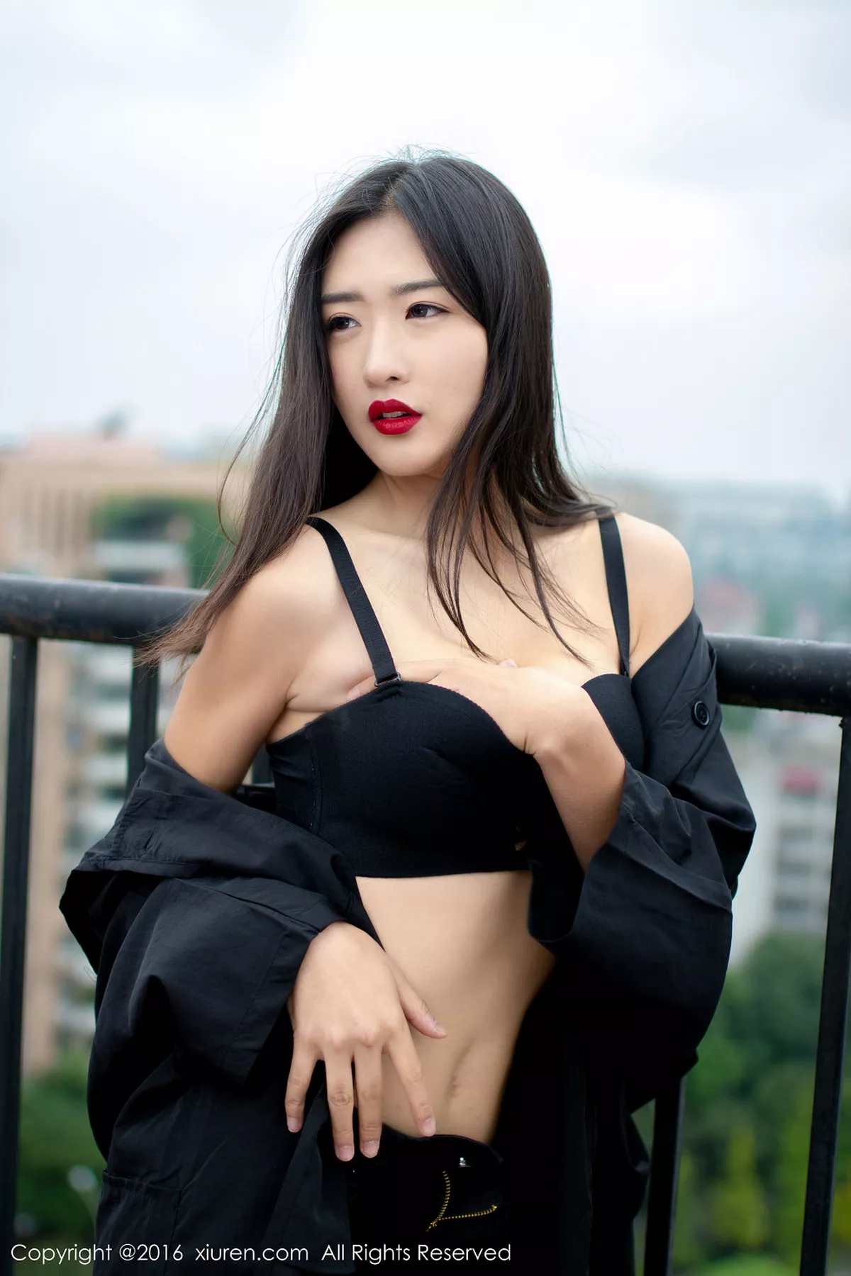 秀人集.com_[XiuRen秀人网]No.624_嫩模周琰琳LIN室外露天天台性感内衣黑色蕾丝袜迷人美腿写真49P