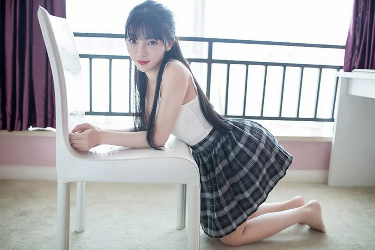 秀人集.com_[XiuRen秀人网]No.593_性感小萝莉Mio莉莉丝粉红吊带背心秀美胸迷人写真52P
