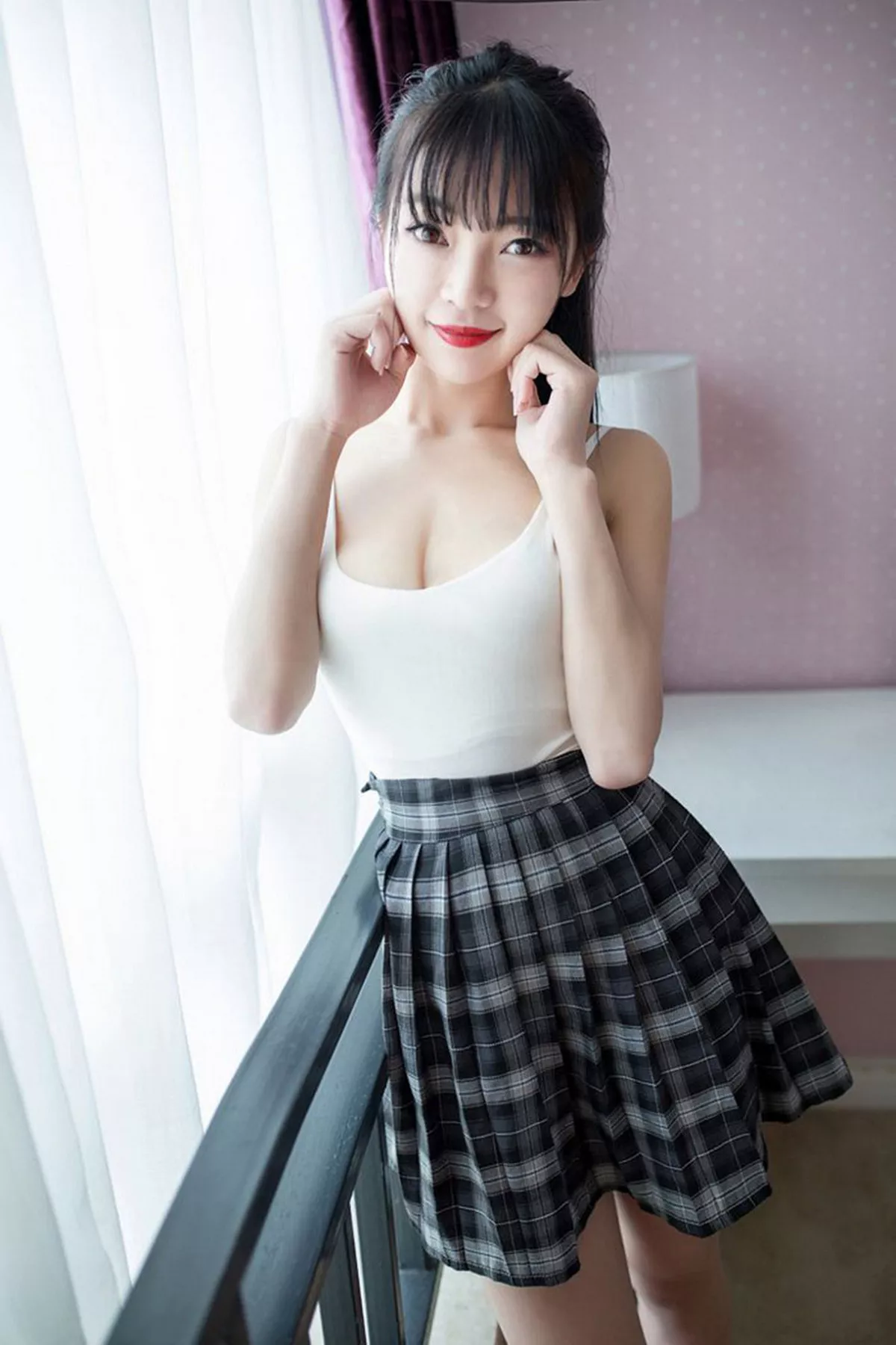 秀人集.com_[XiuRen秀人网]No.593_性感小萝莉Mio莉莉丝粉红吊带背心秀美胸迷人写真52P
