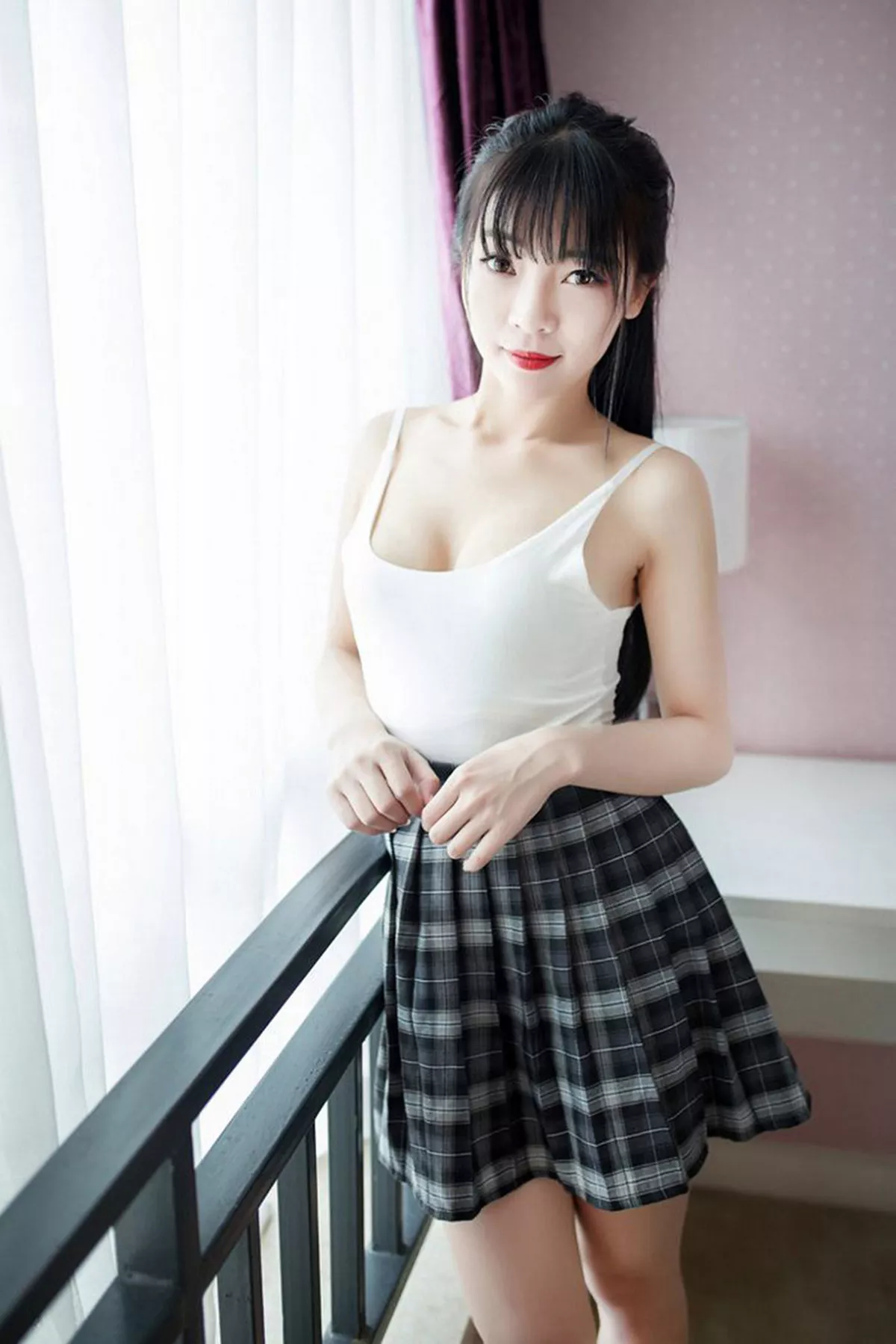秀人集.com_[XiuRen秀人网]No.593_性感小萝莉Mio莉莉丝粉红吊带背心秀美胸迷人写真52P