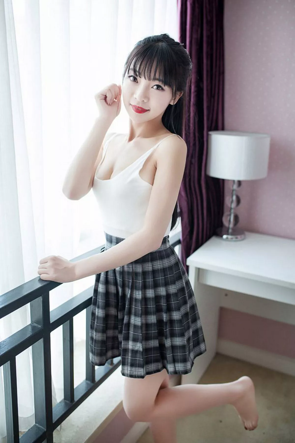 秀人集.com_[XiuRen秀人网]No.593_性感小萝莉Mio莉莉丝粉红吊带背心秀美胸迷人写真52P