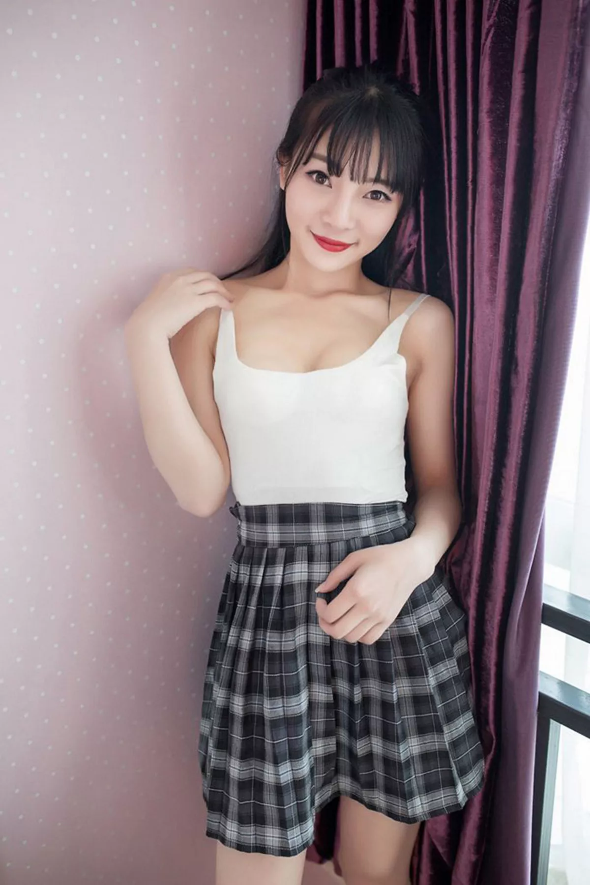 秀人集.com_[XiuRen秀人网]No.593_性感小萝莉Mio莉莉丝粉红吊带背心秀美胸迷人写真52P