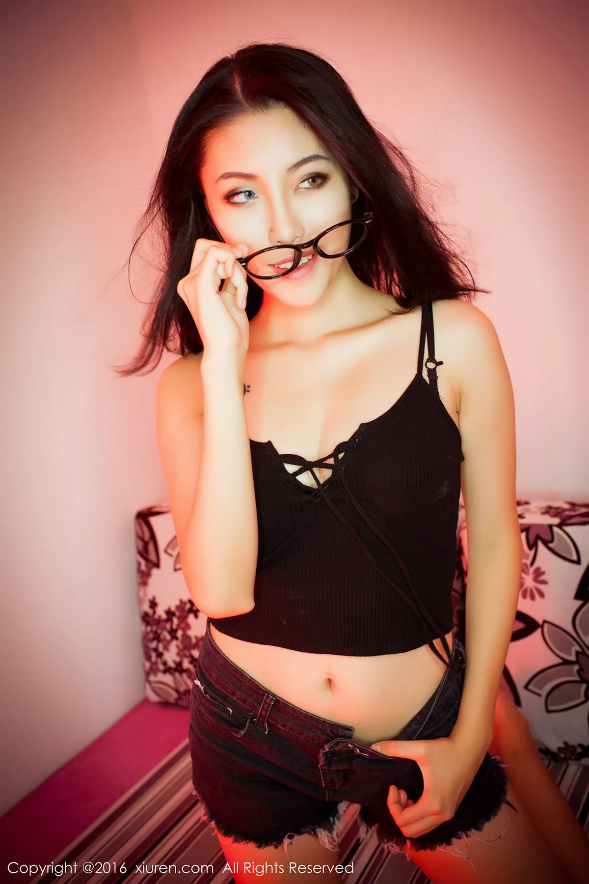 秀人集.com_[XiuRen秀人网]No.617_嫩模BOBO_xk牛仔热裤秀完美身材狐媚双眼冷艳迷人写真49P