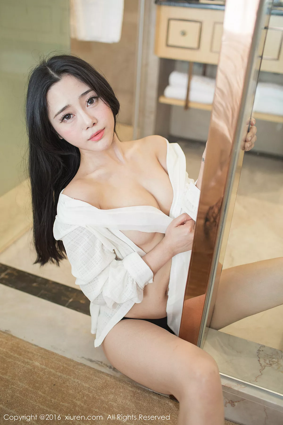 秀人集.com_[XiuRen秀人网]No.519_嫩模兜豆靓Youlina浴室里白衬衣半露美乳极致诱惑写真52P