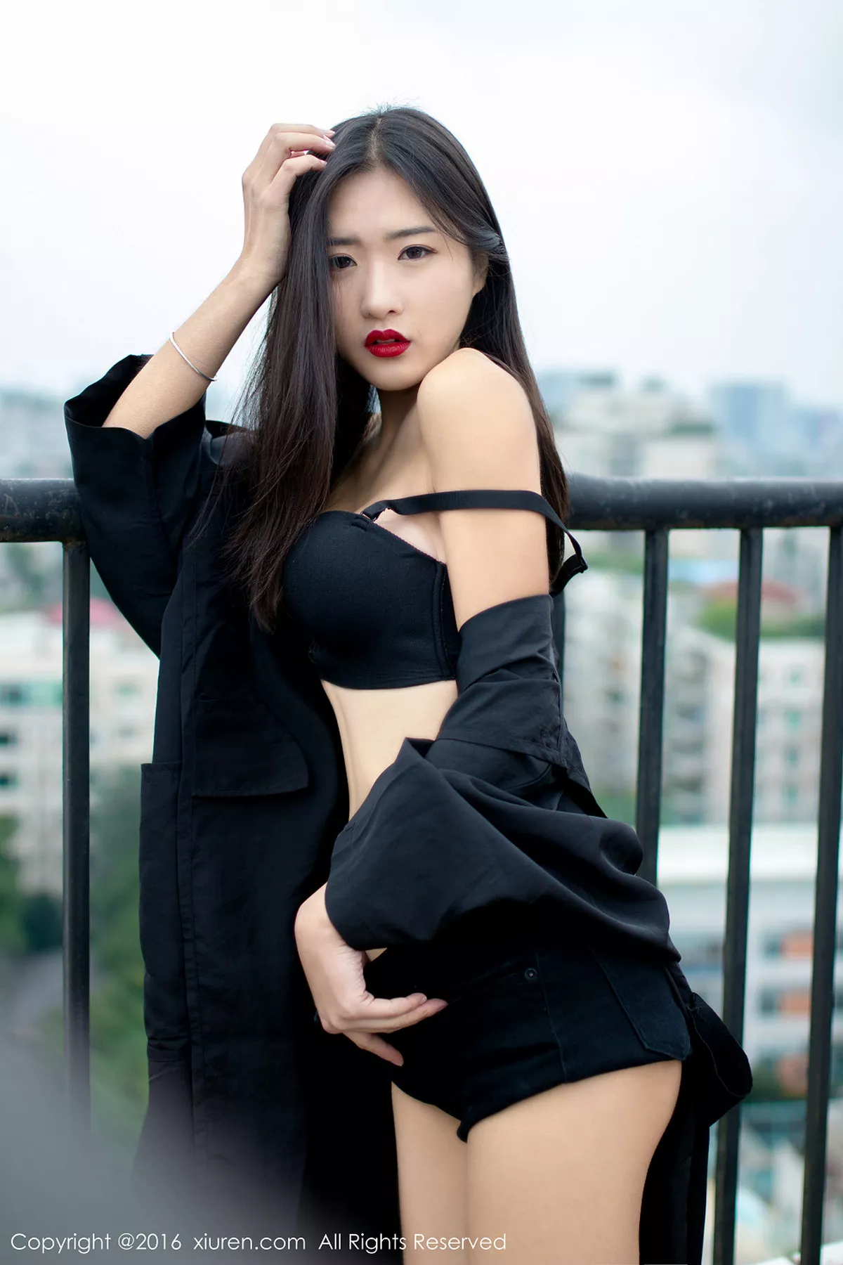 秀人集.com_[XiuRen秀人网]No.624_嫩模周琰琳LIN室外露天天台性感内衣黑色蕾丝袜迷人美腿写真49P