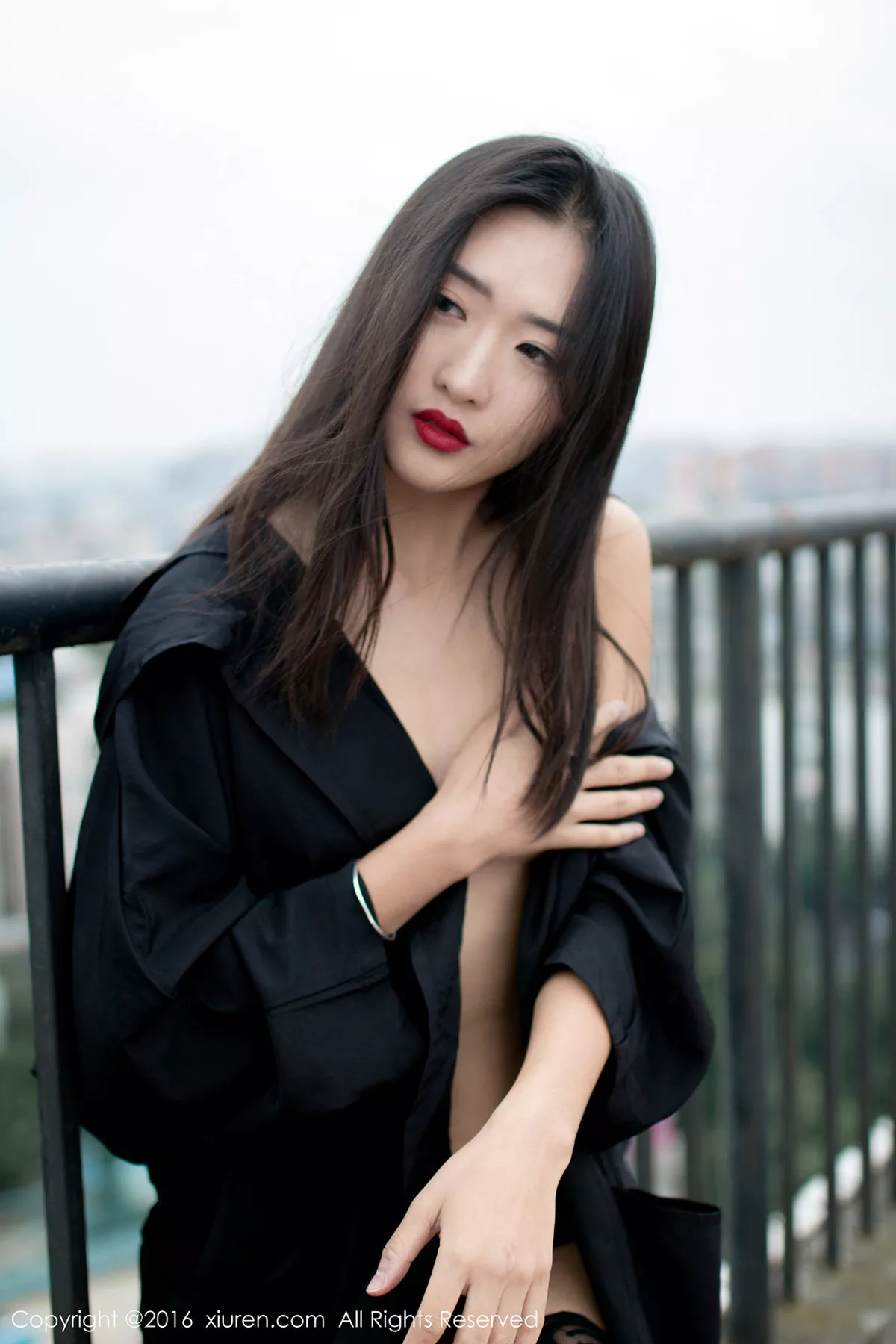 秀人集.com_[XiuRen秀人网]No.624_嫩模周琰琳LIN室外露天天台性感内衣黑色蕾丝袜迷人美腿写真49P