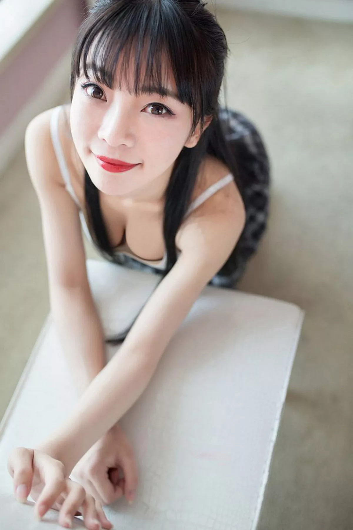 秀人集.com_[XiuRen秀人网]No.593_性感小萝莉Mio莉莉丝粉红吊带背心秀美胸迷人写真52P